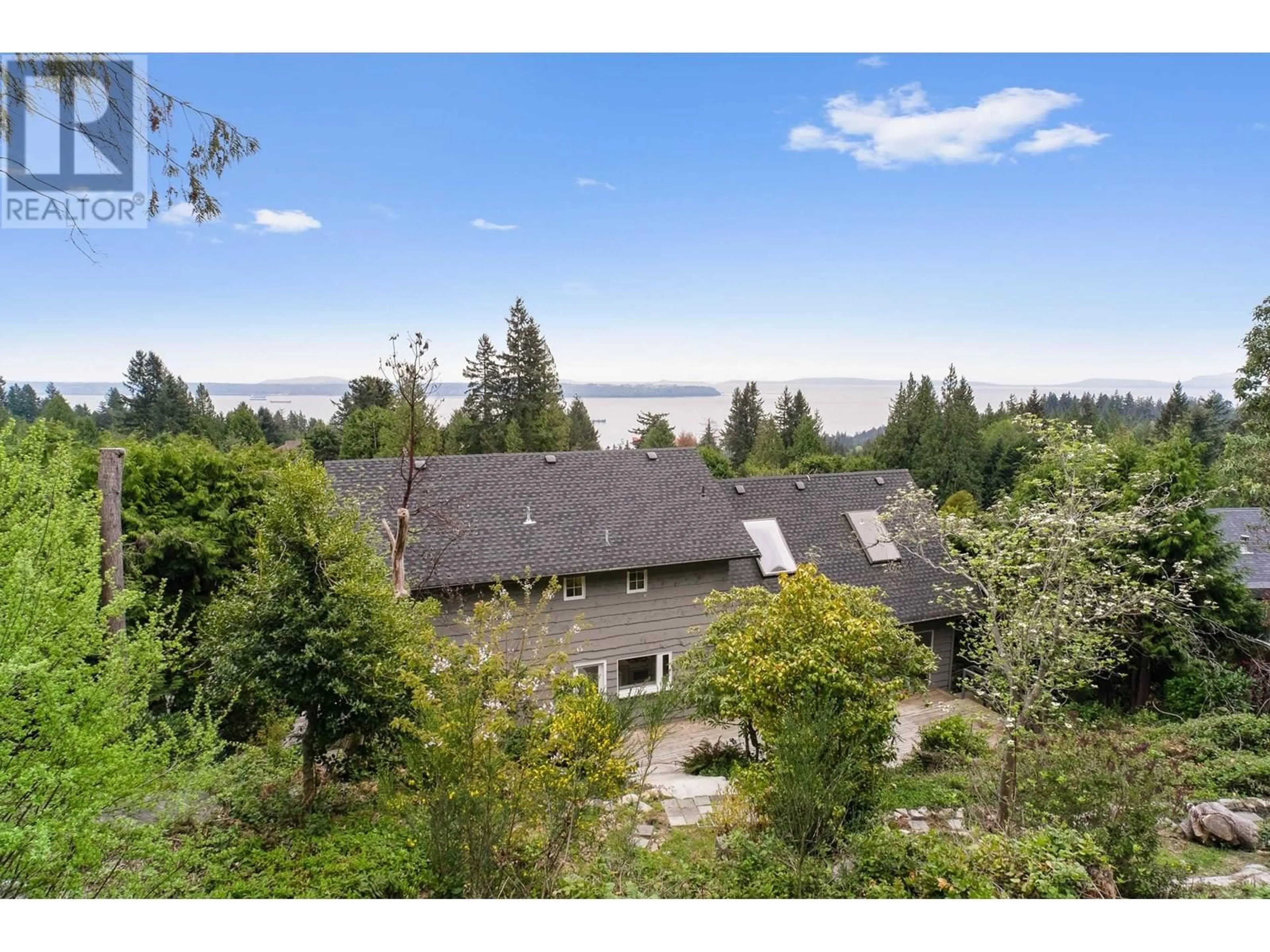 A pic from outside/outdoor area/front of a property/back of a property/a pic from drone, water/lake/river/ocean view for 4607 WOODGREEN DRIVE, West Vancouver British Columbia V7S2V4