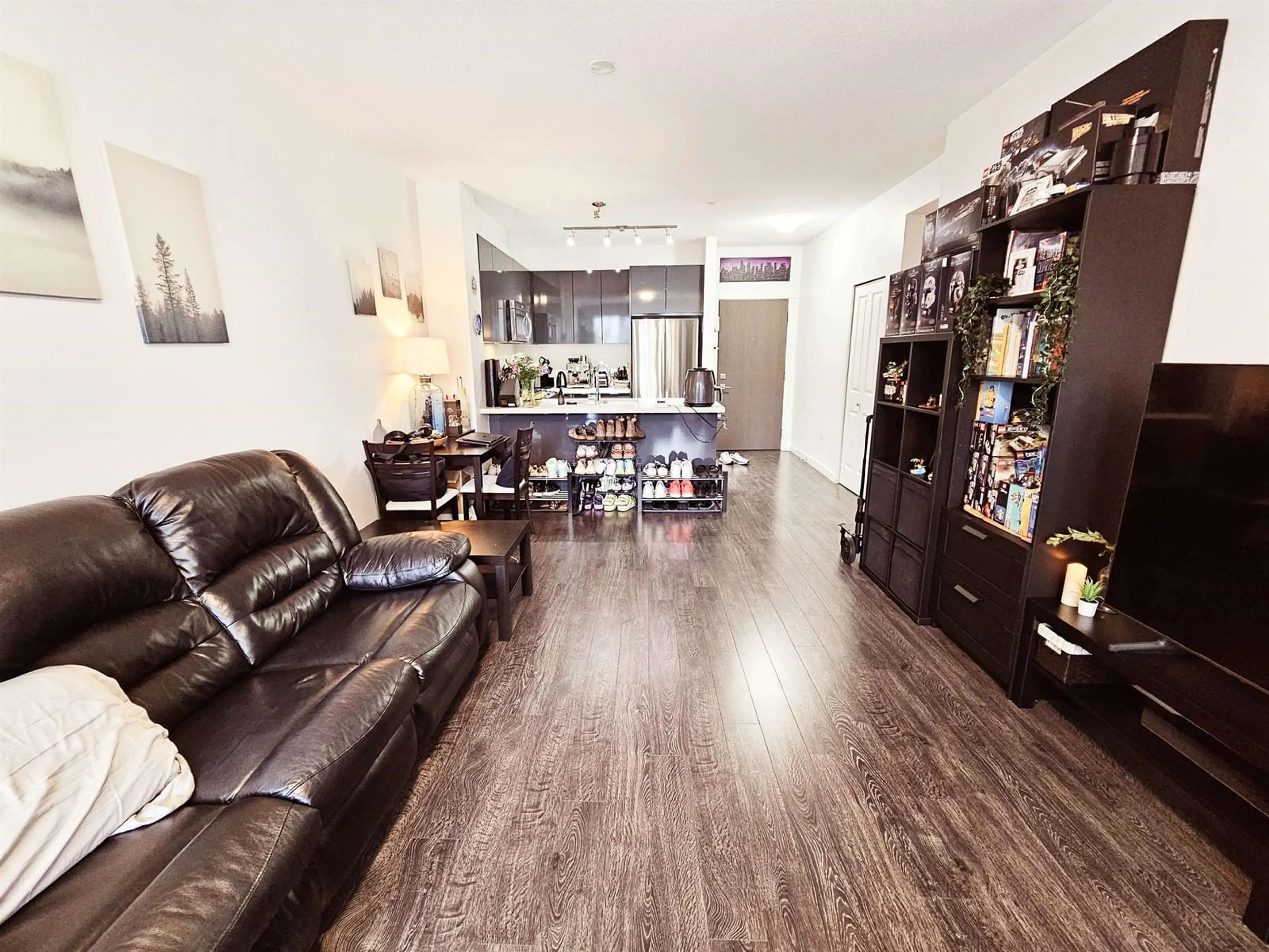 Living room with furniture, wood/laminate floor for 230 - 15168 33, Surrey British Columbia V3Z0N7