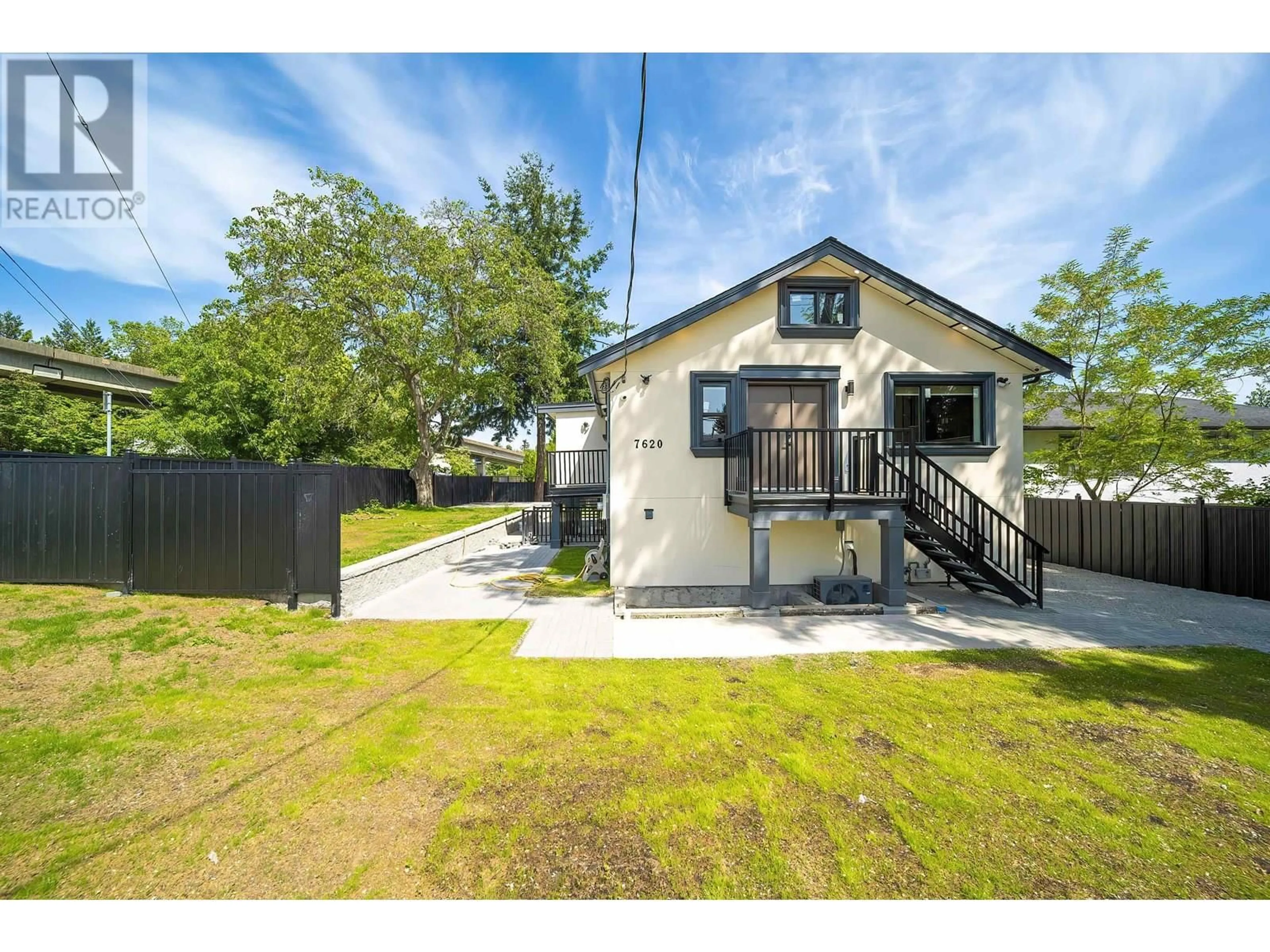A pic from outside/outdoor area/front of a property/back of a property/a pic from drone, street for 7620 GILLEY AVENUE, Burnaby British Columbia V5J4X8