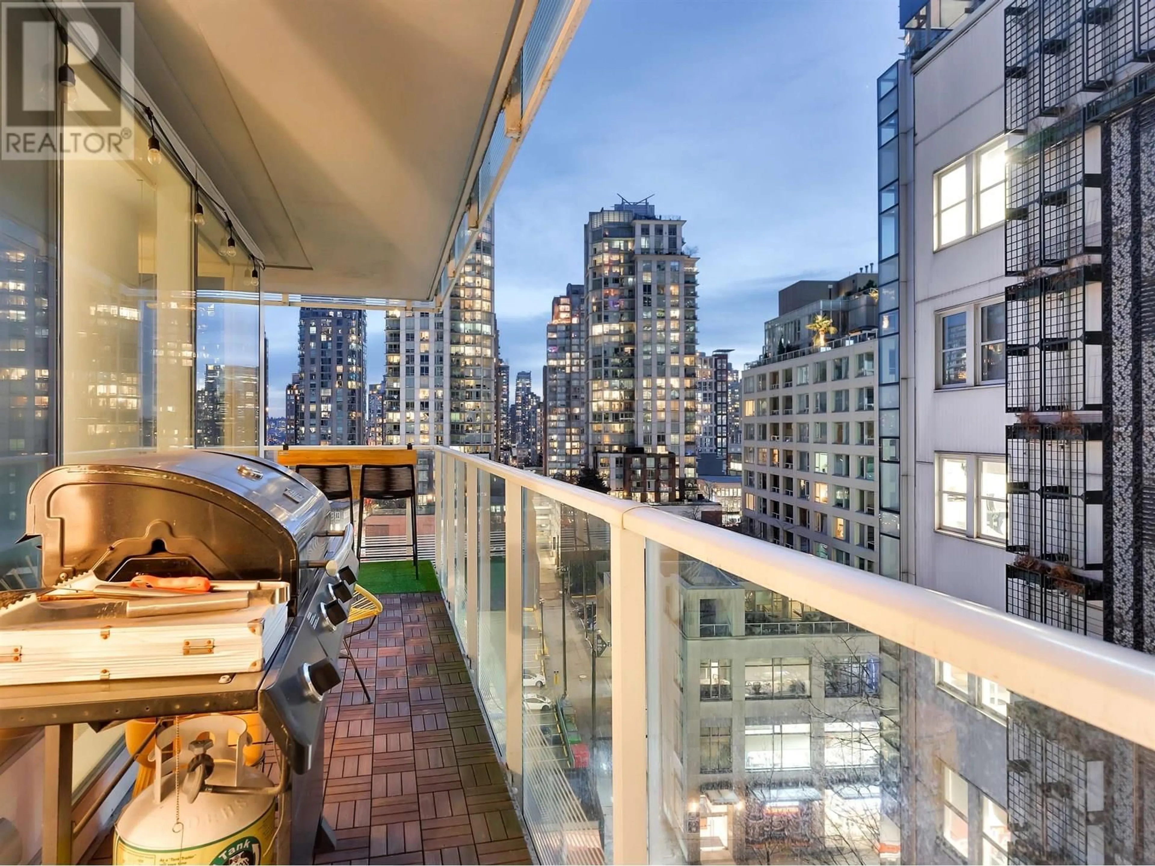 Patio, city buildings view from balcony for 1001 - 777 RICHARDS STREET, Vancouver British Columbia V6B0M6