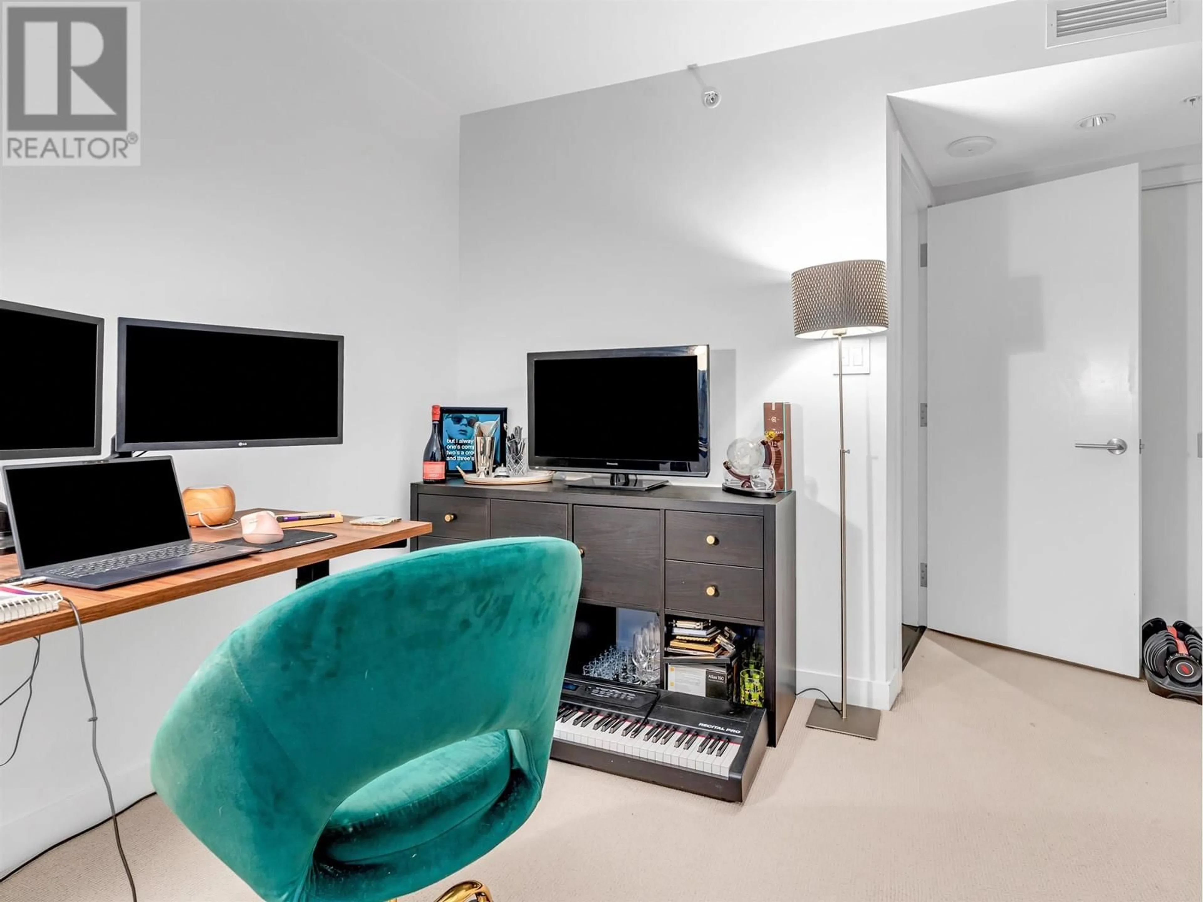 Living room with furniture, unknown for 1001 - 777 RICHARDS STREET, Vancouver British Columbia V6B0M6