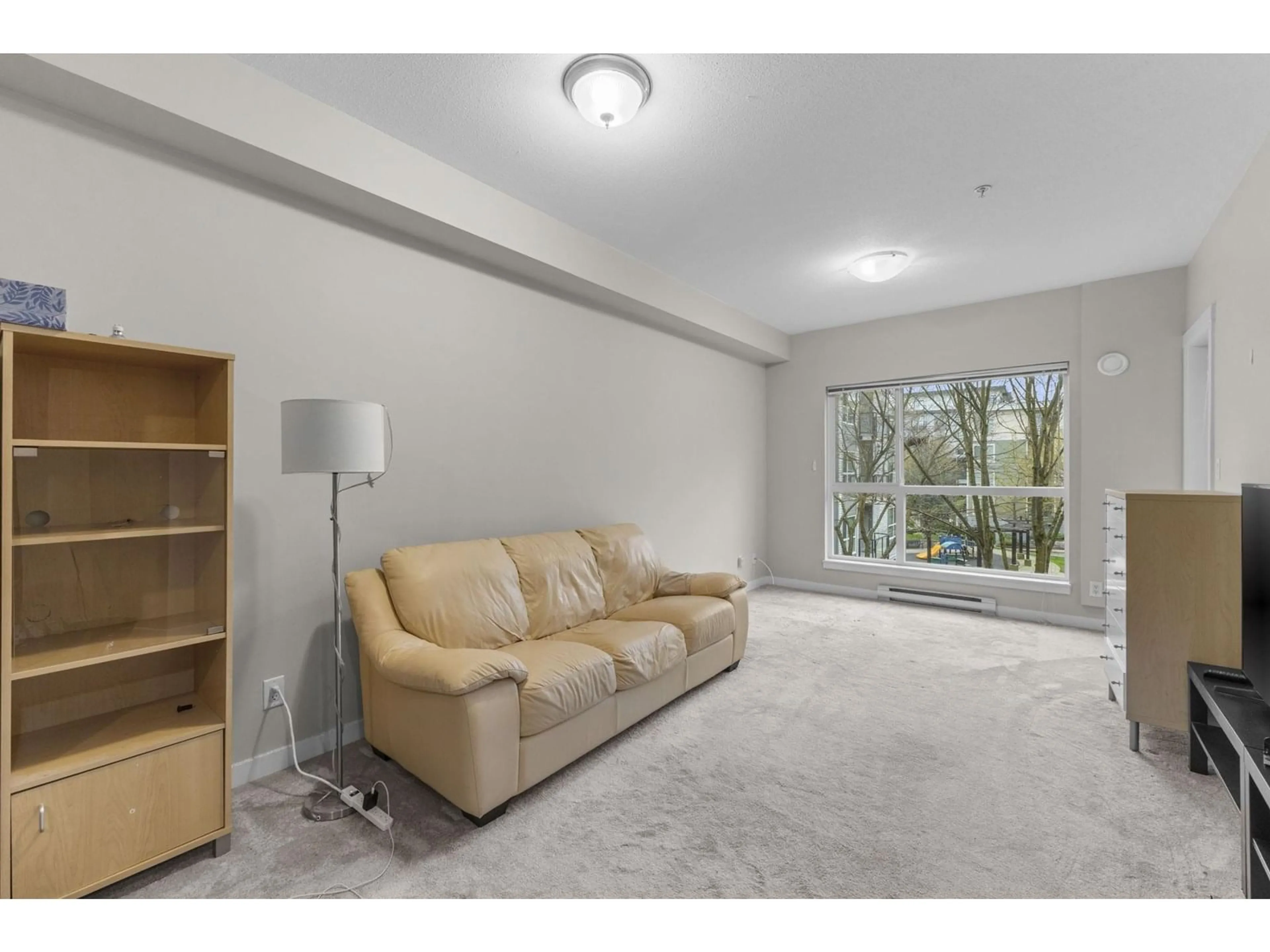 Living room with furniture, unknown for 425 - 13733 107A, Surrey British Columbia V3T0B7
