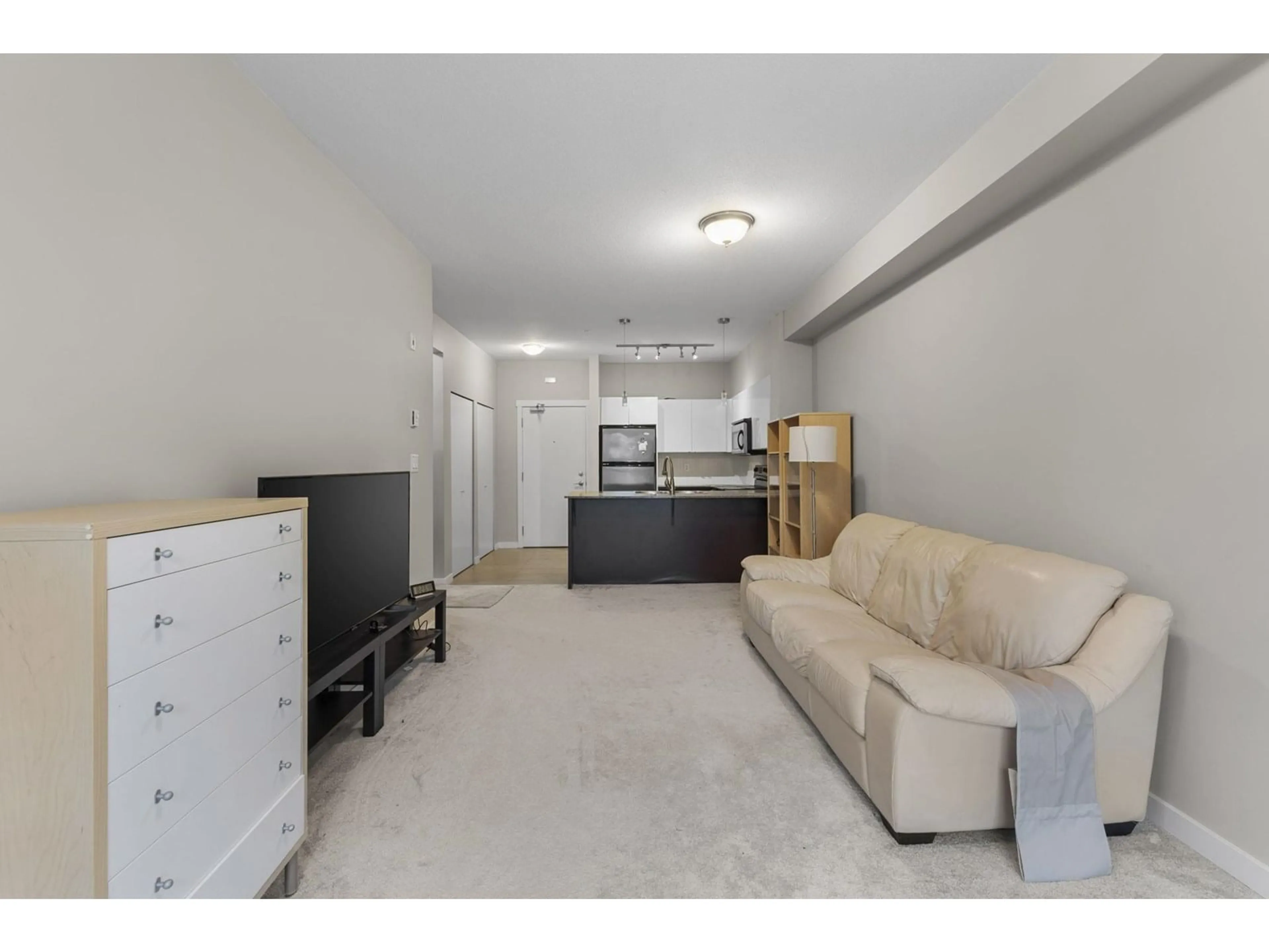 Living room with furniture, unknown for 425 - 13733 107A, Surrey British Columbia V3T0B7