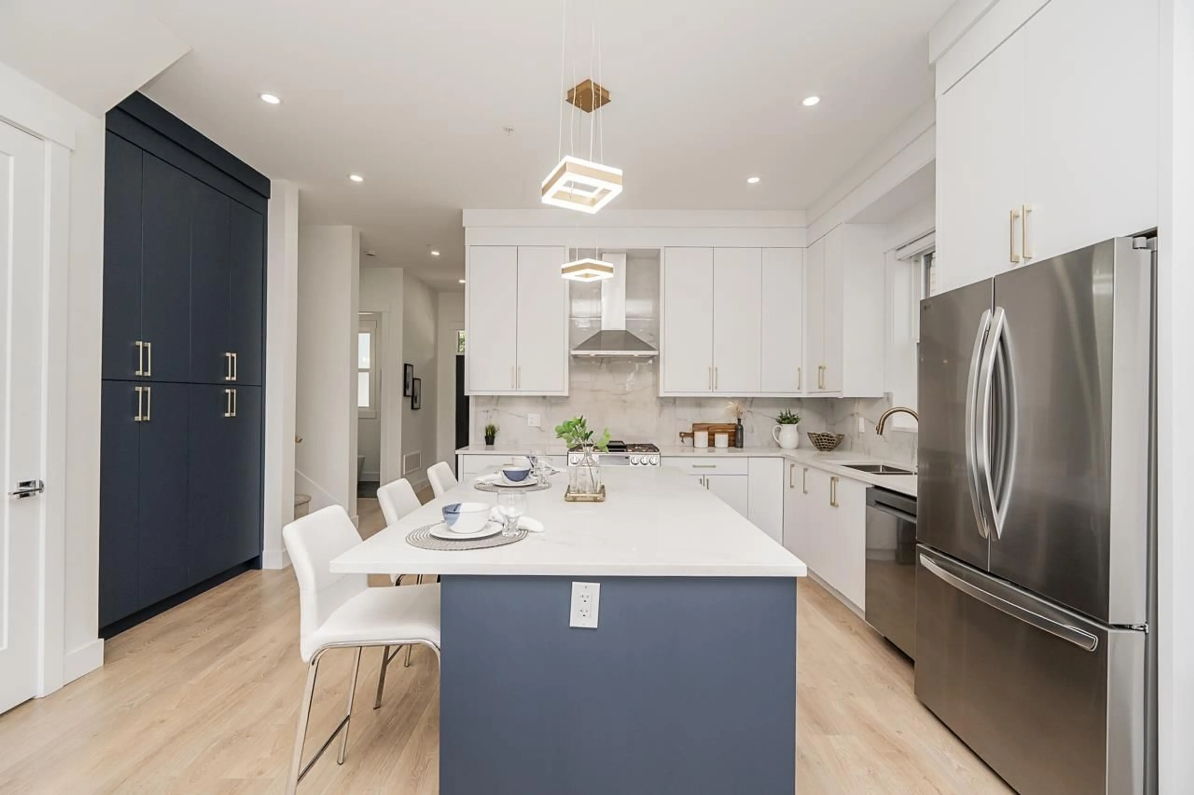 Contemporary kitchen, unknown for 20539 74B, Langley British Columbia V2Y3S8