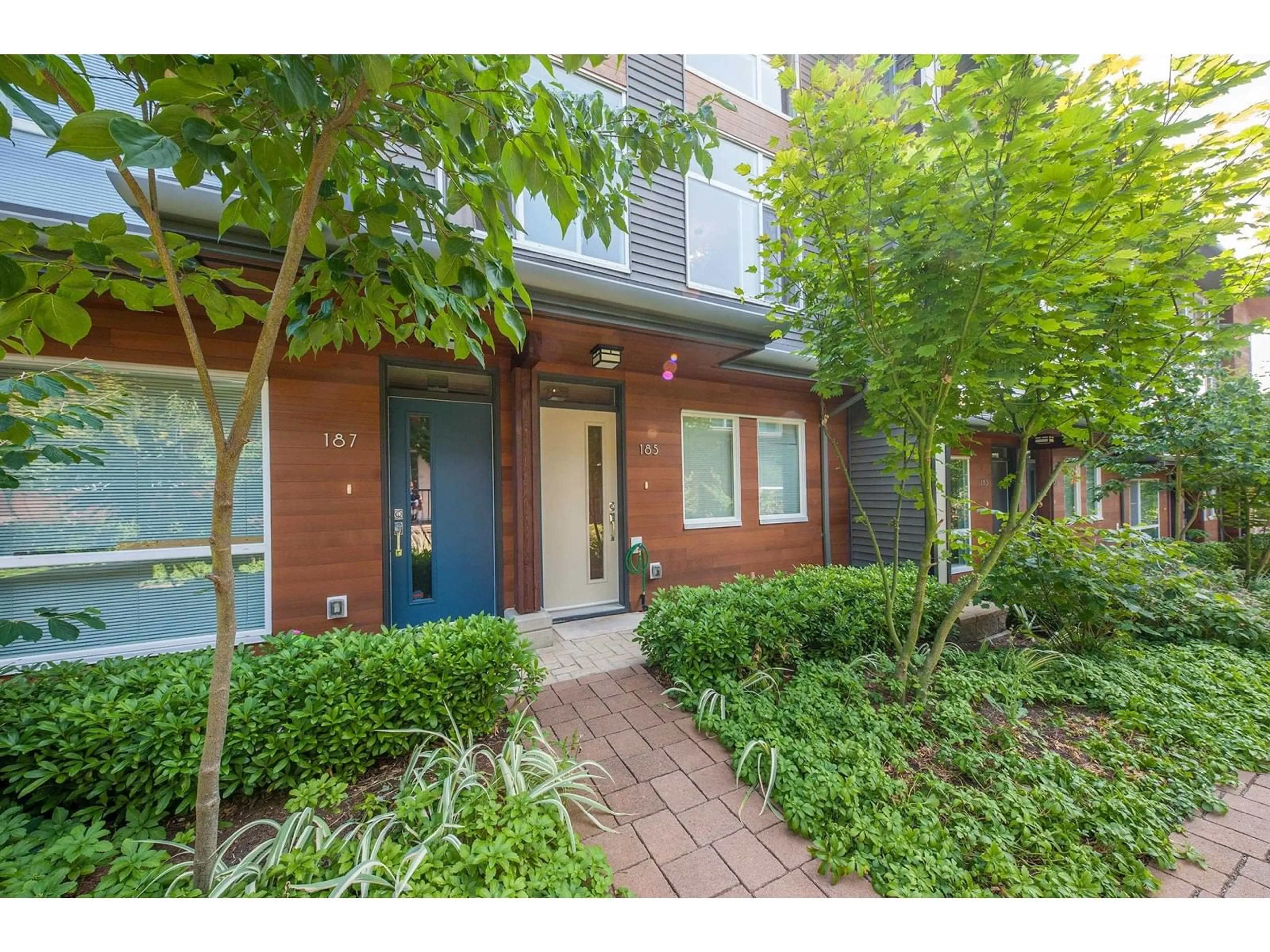 Indoor entryway for 185 - 2228 162, Surrey British Columbia V3Z6P4