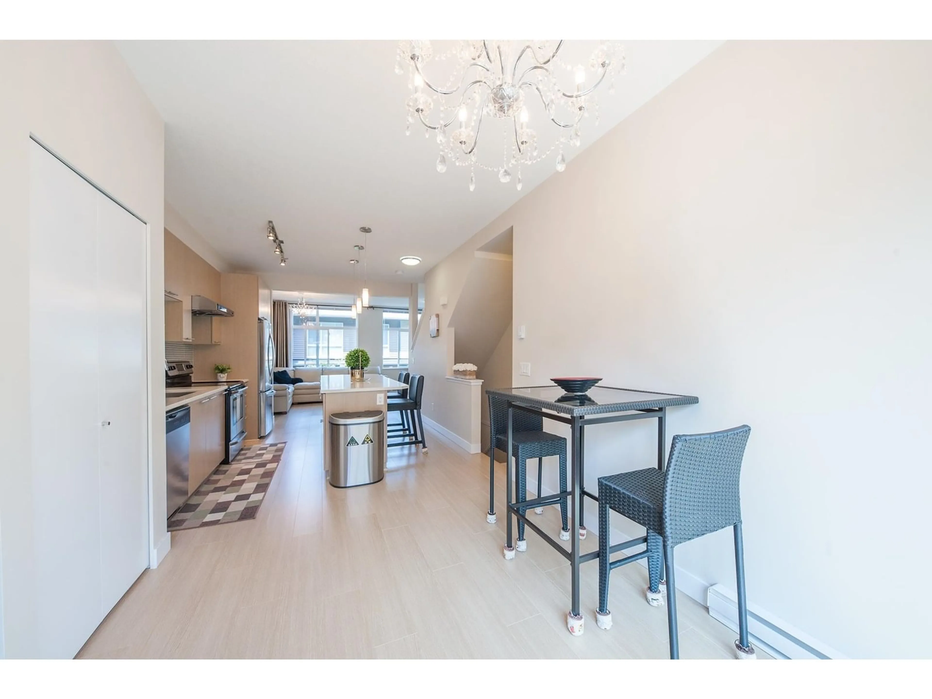 Open concept kitchen, unknown for 185 - 2228 162, Surrey British Columbia V3Z6P4