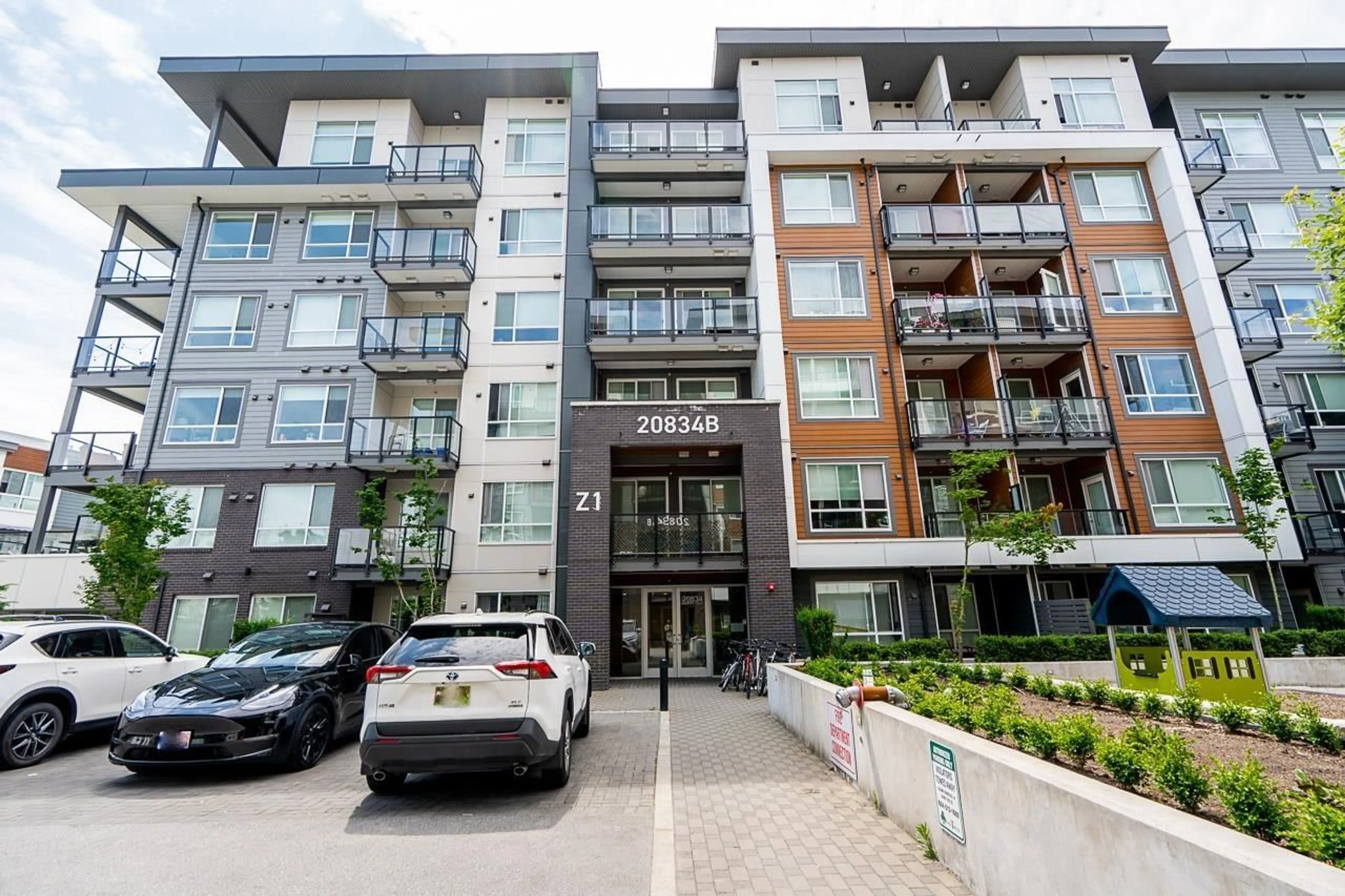 Patio, street for B413 - 20834 80, Langley British Columbia V2Y3M5