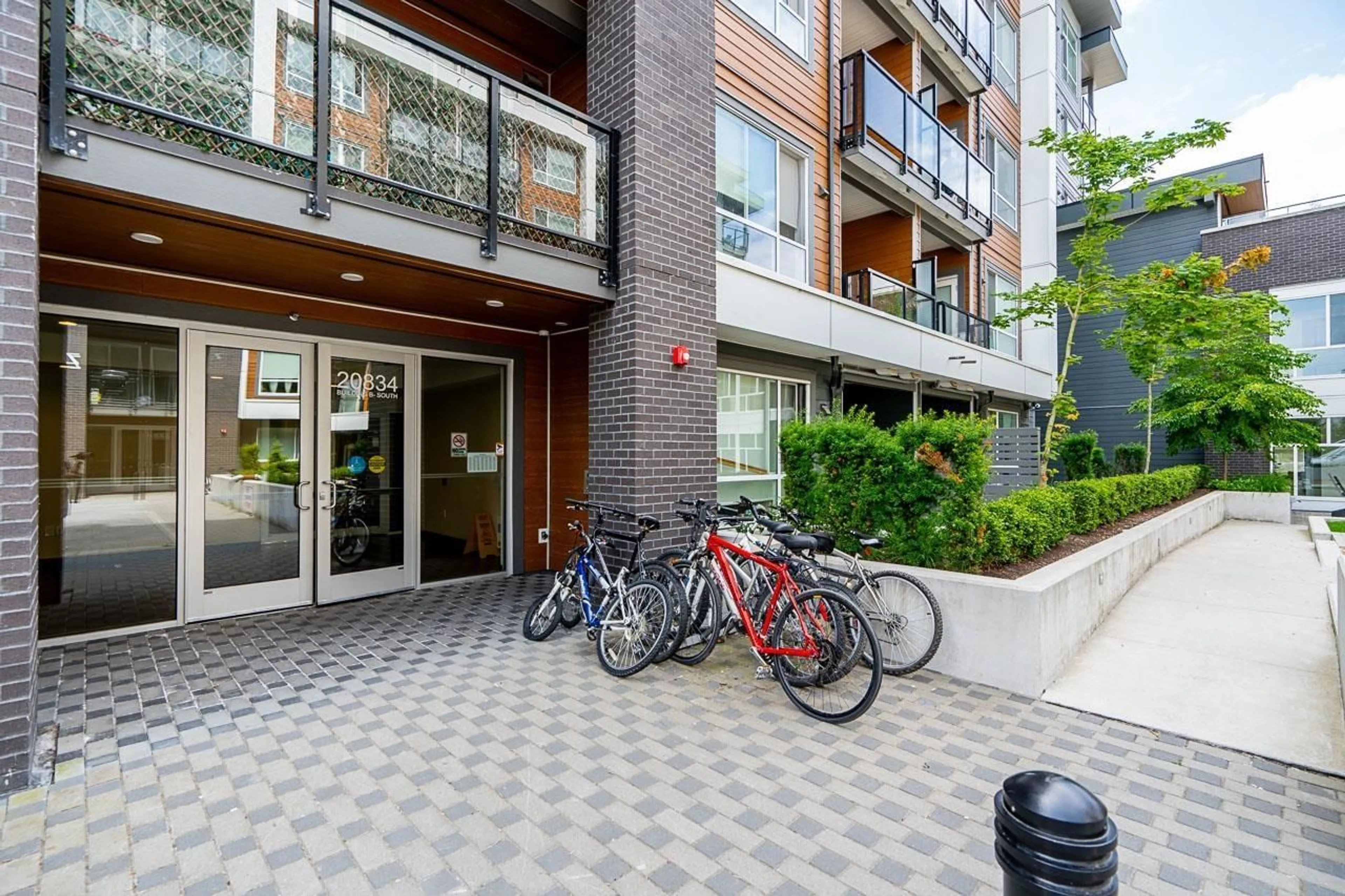 Patio, street for B413 - 20834 80, Langley British Columbia V2Y3M5