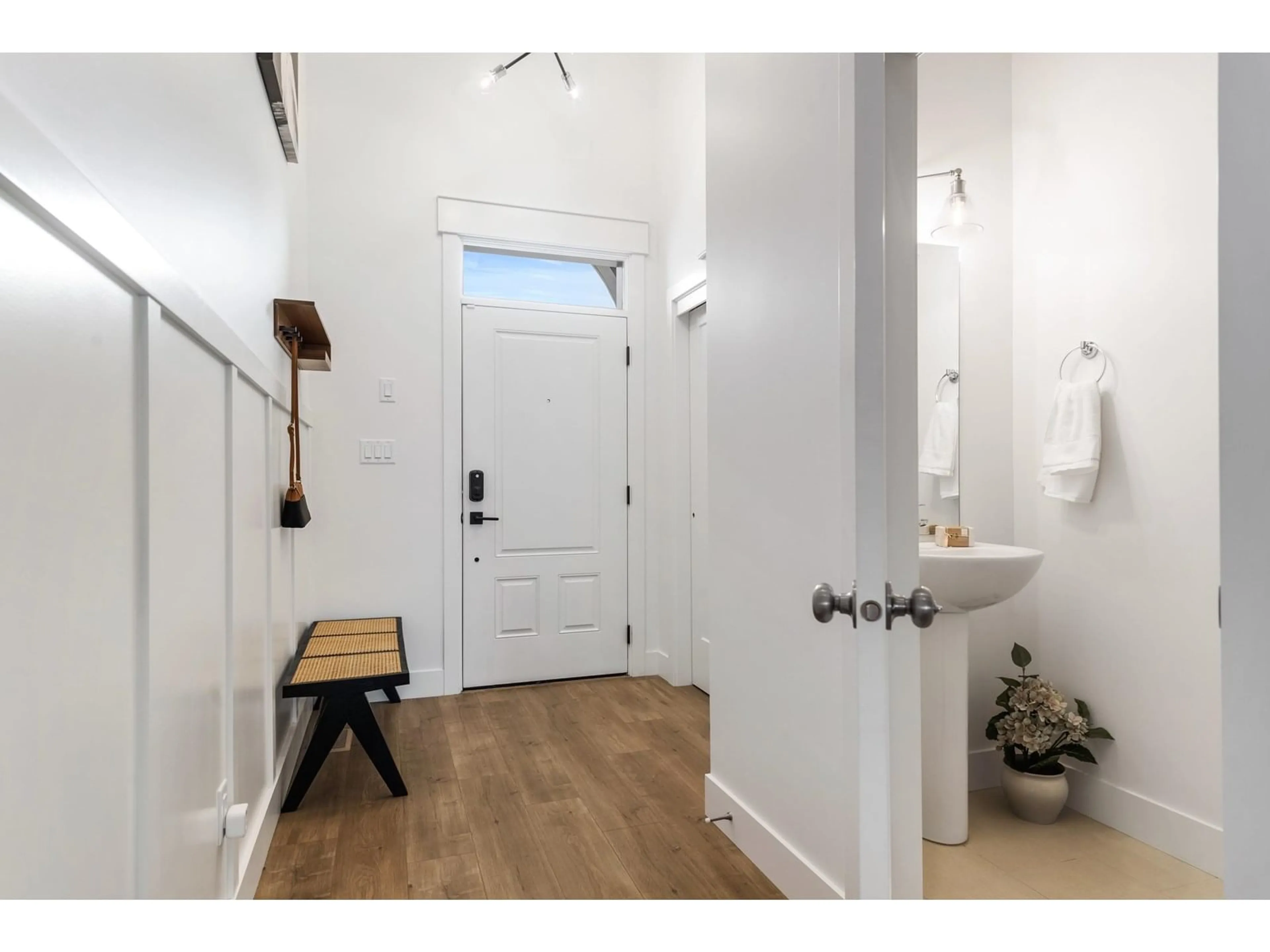 Indoor entryway for 44700 WILLOWSTREAM ROAD, Chilliwack British Columbia V2R6J4