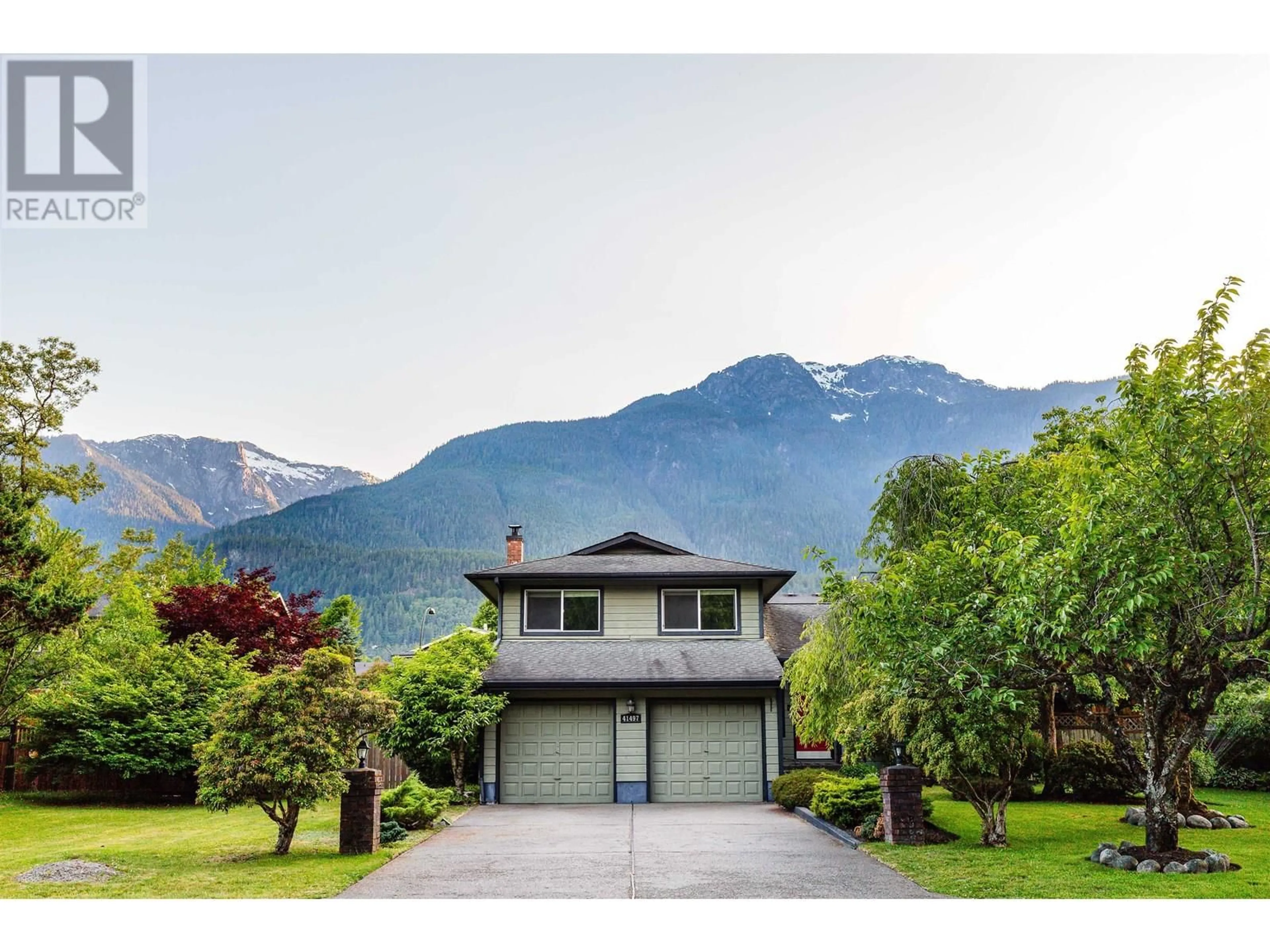 A pic from outside/outdoor area/front of a property/back of a property/a pic from drone, mountain view for 41497 MEADOW AVENUE, Brackendale British Columbia V0N1H0