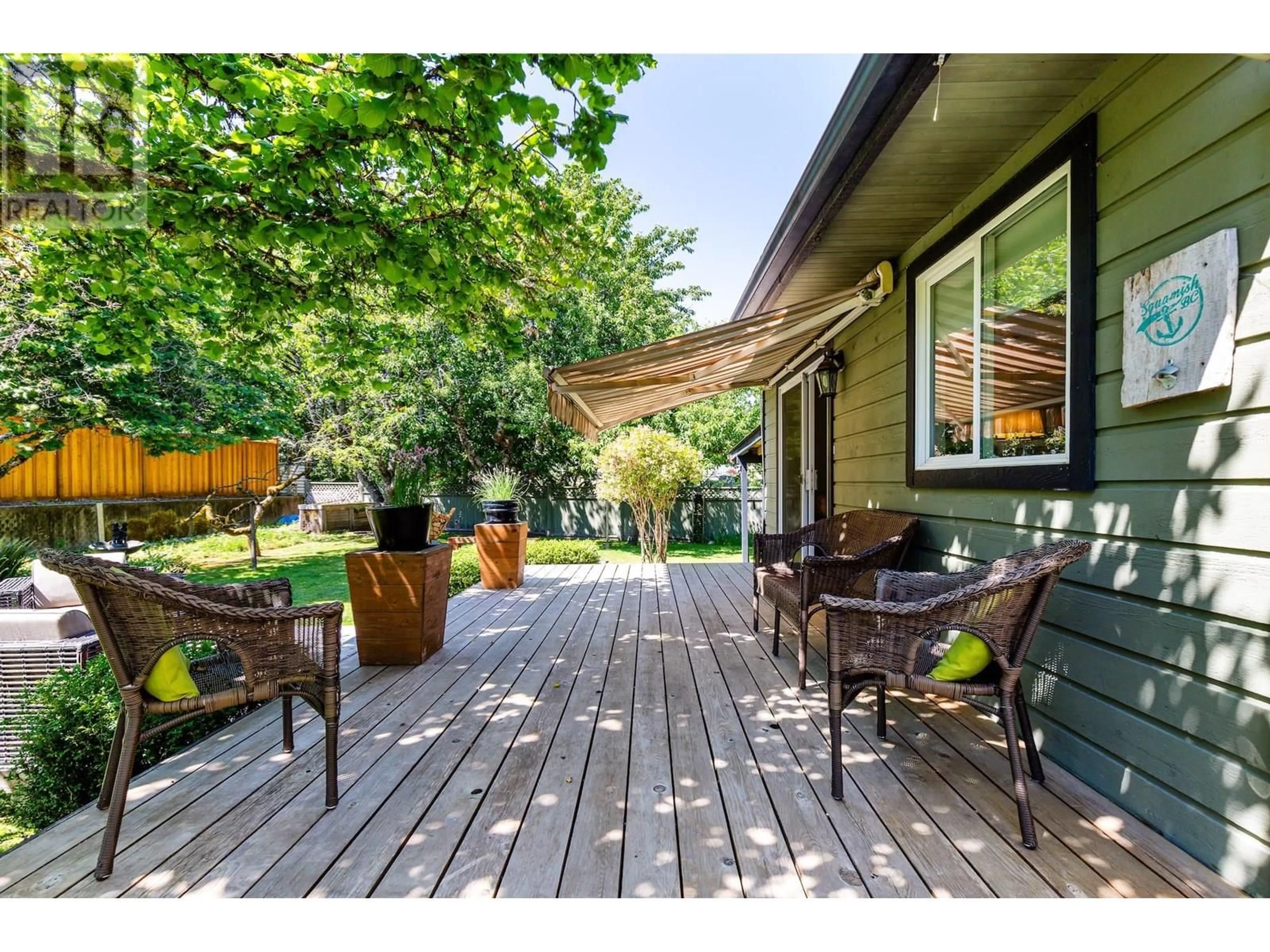Patio, street for 41497 MEADOW AVENUE, Brackendale British Columbia V0N1H0