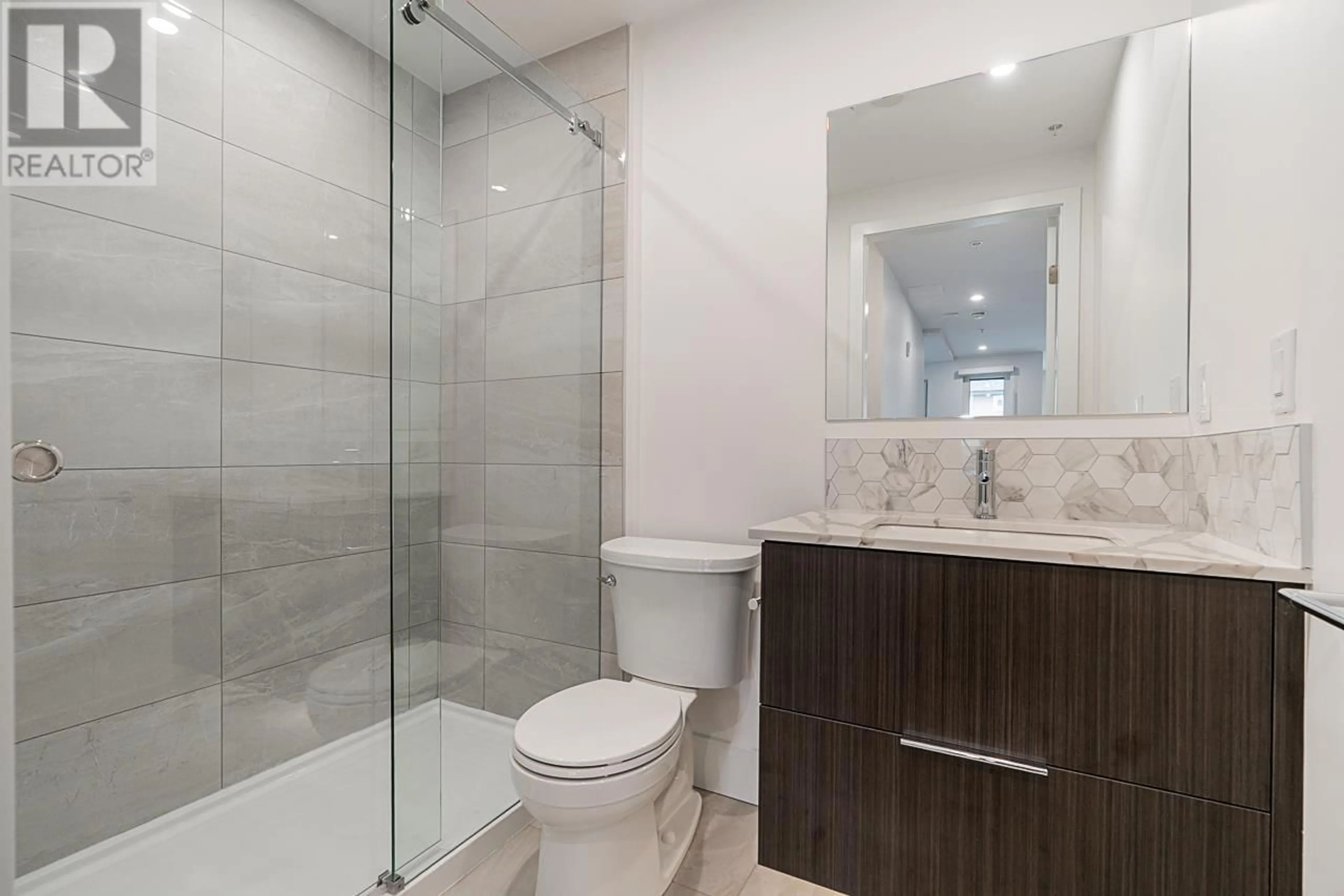 Standard bathroom, ceramic/tile floor for 109 - 2085 1ST AVENUE, Vancouver British Columbia V5N1B6