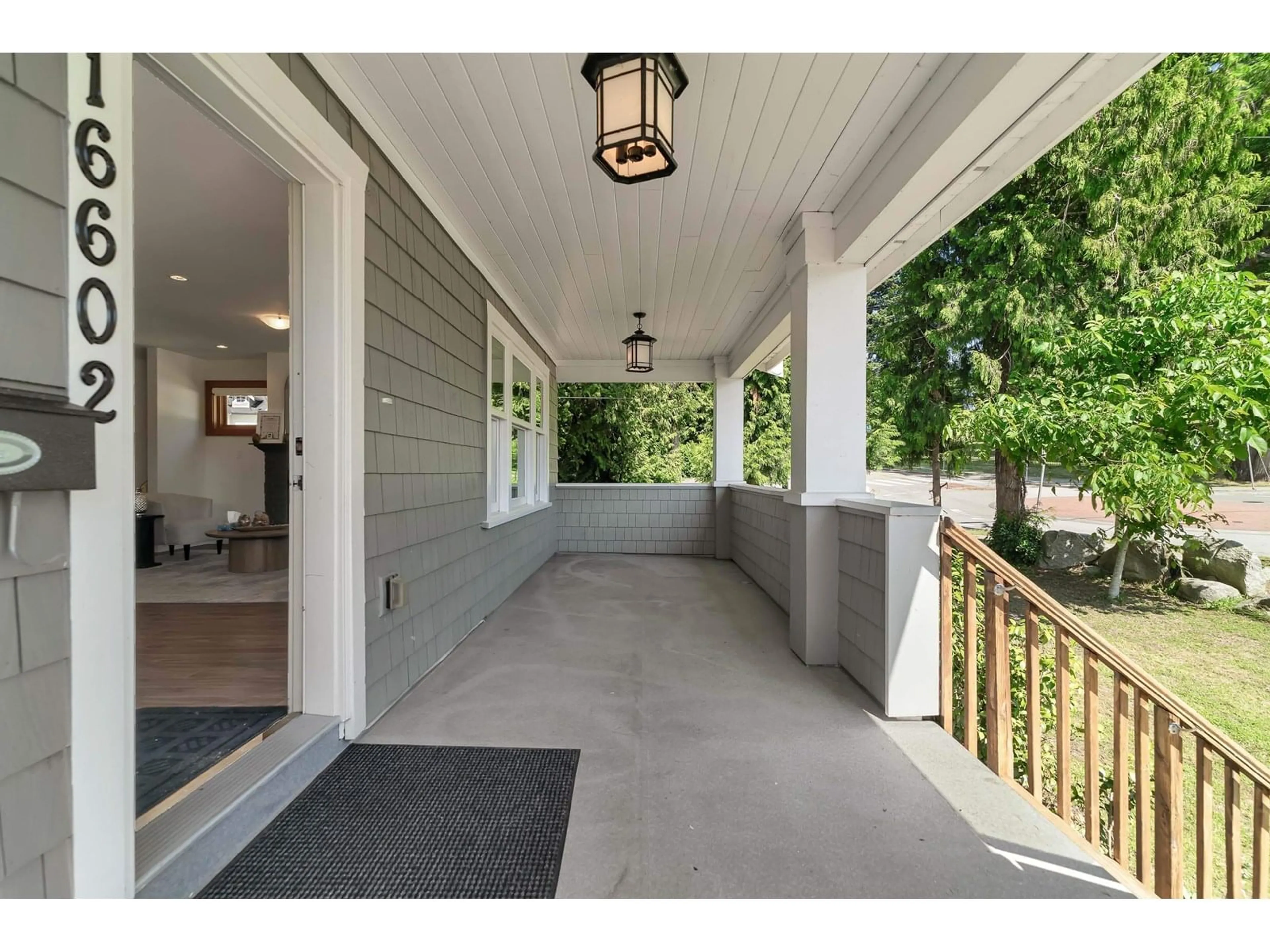 Indoor entryway for 16602 BELL, Surrey British Columbia V3S1H8