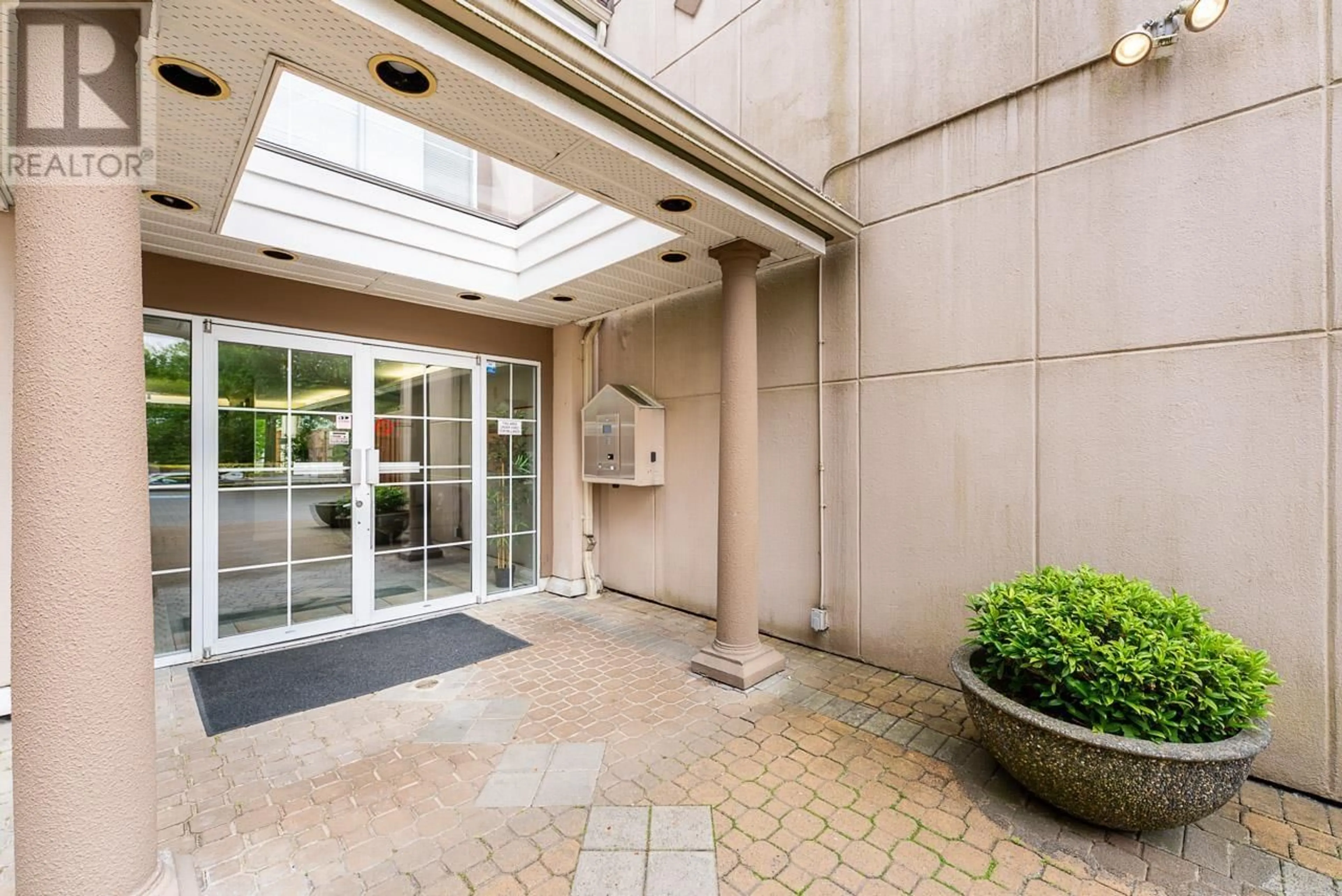 Indoor foyer for 212 - 2678 DIXON STREET, Port Coquitlam British Columbia V3C6L7