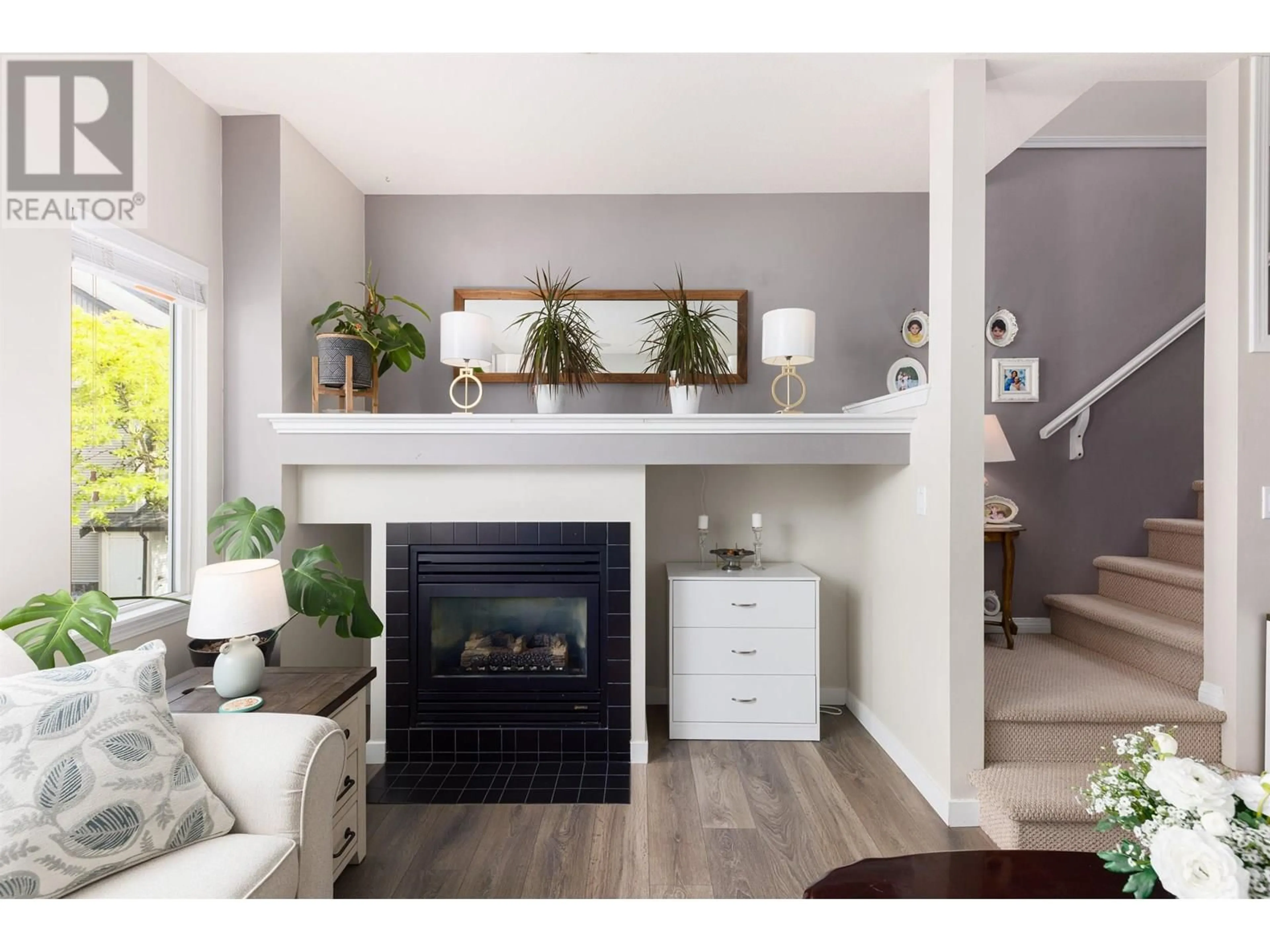 Living room with furniture, wood/laminate floor for 102 - 1055 RIVERWOOD GATE, Port Coquitlam British Columbia V3B8C3