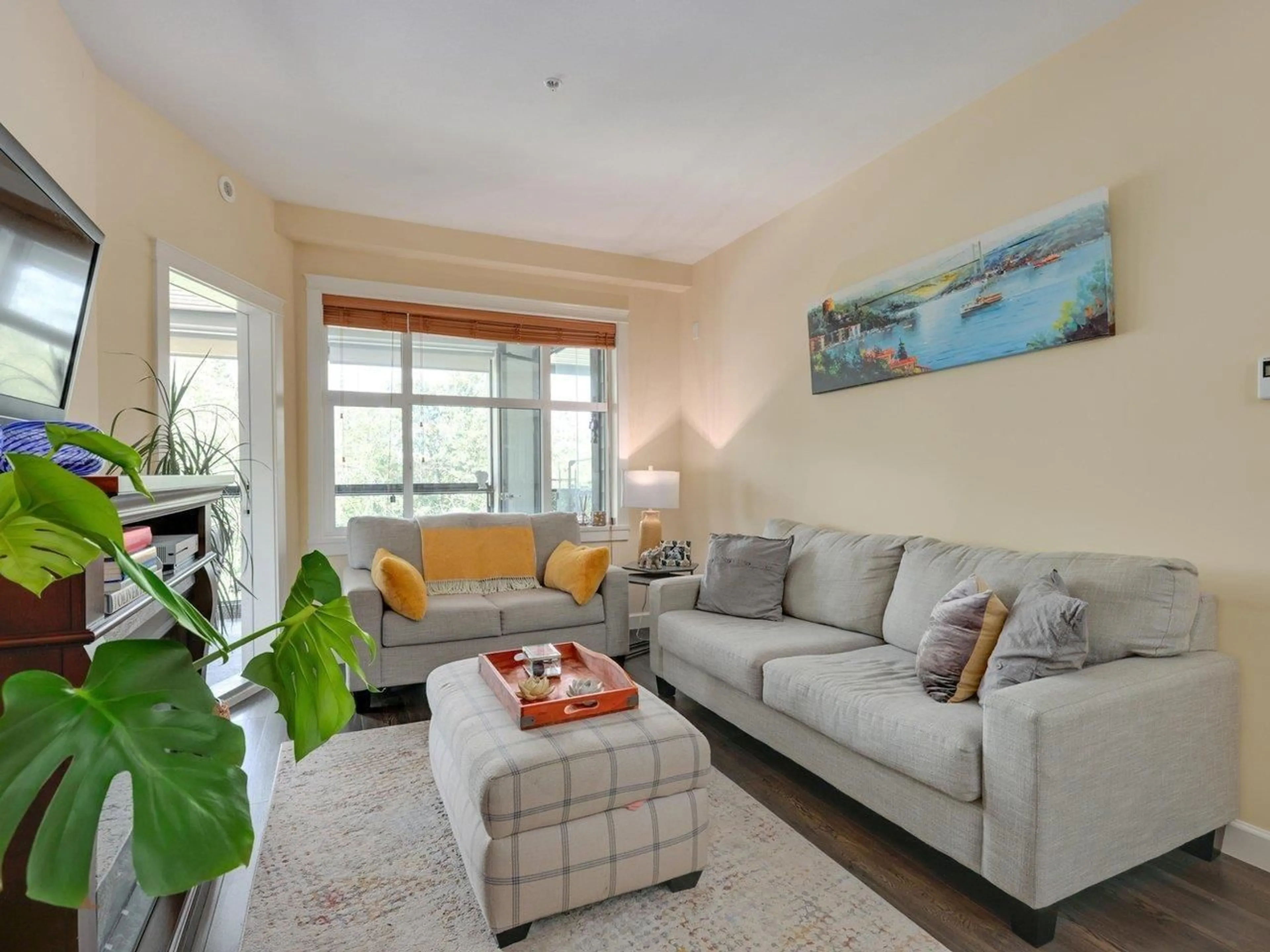 Living room with furniture, unknown for 412 - 8558 202B, Langley British Columbia V2Y3L4