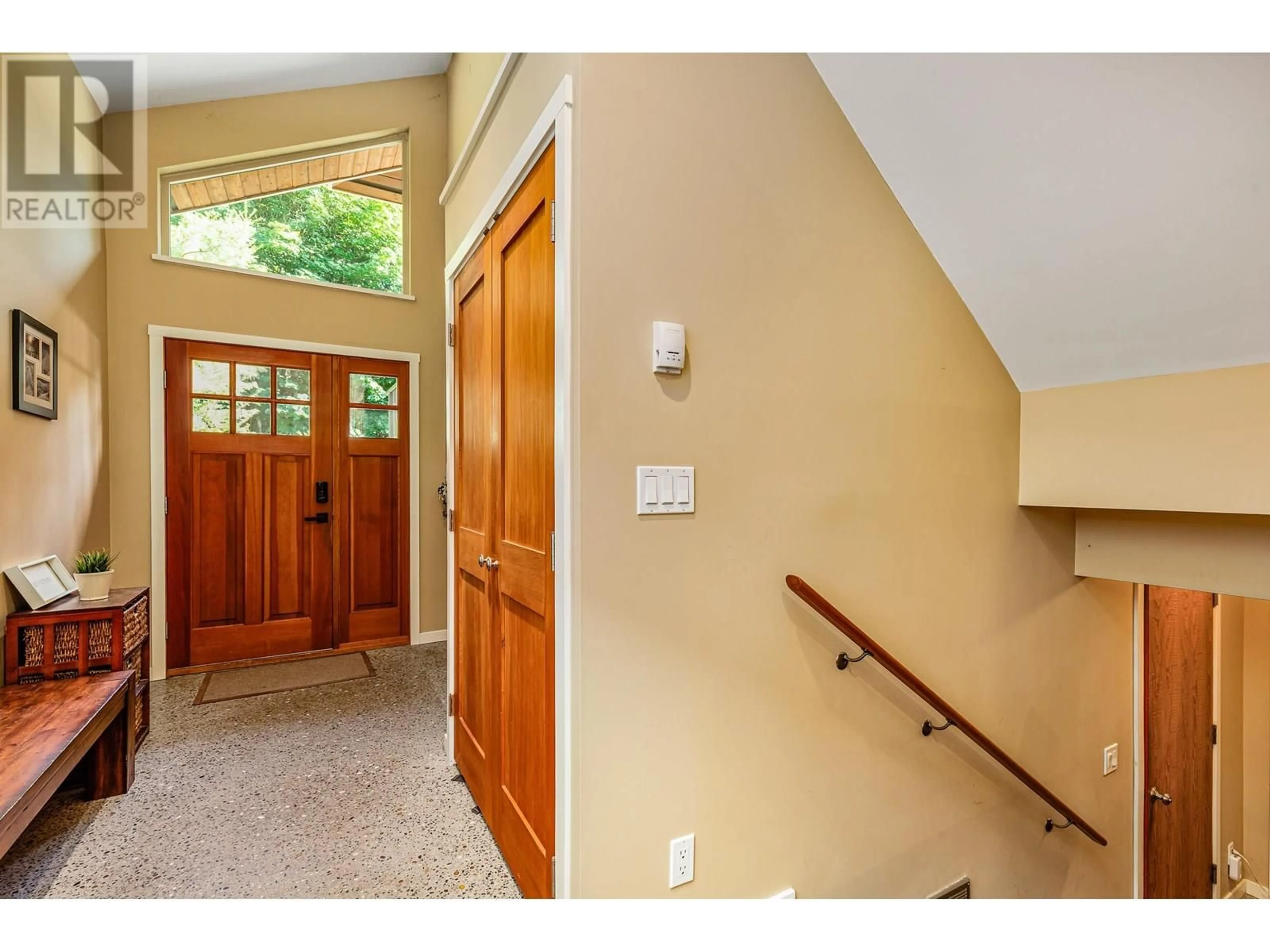 Indoor entryway for 1687 EDWARDS ROAD, Squamish British Columbia V0N3G0