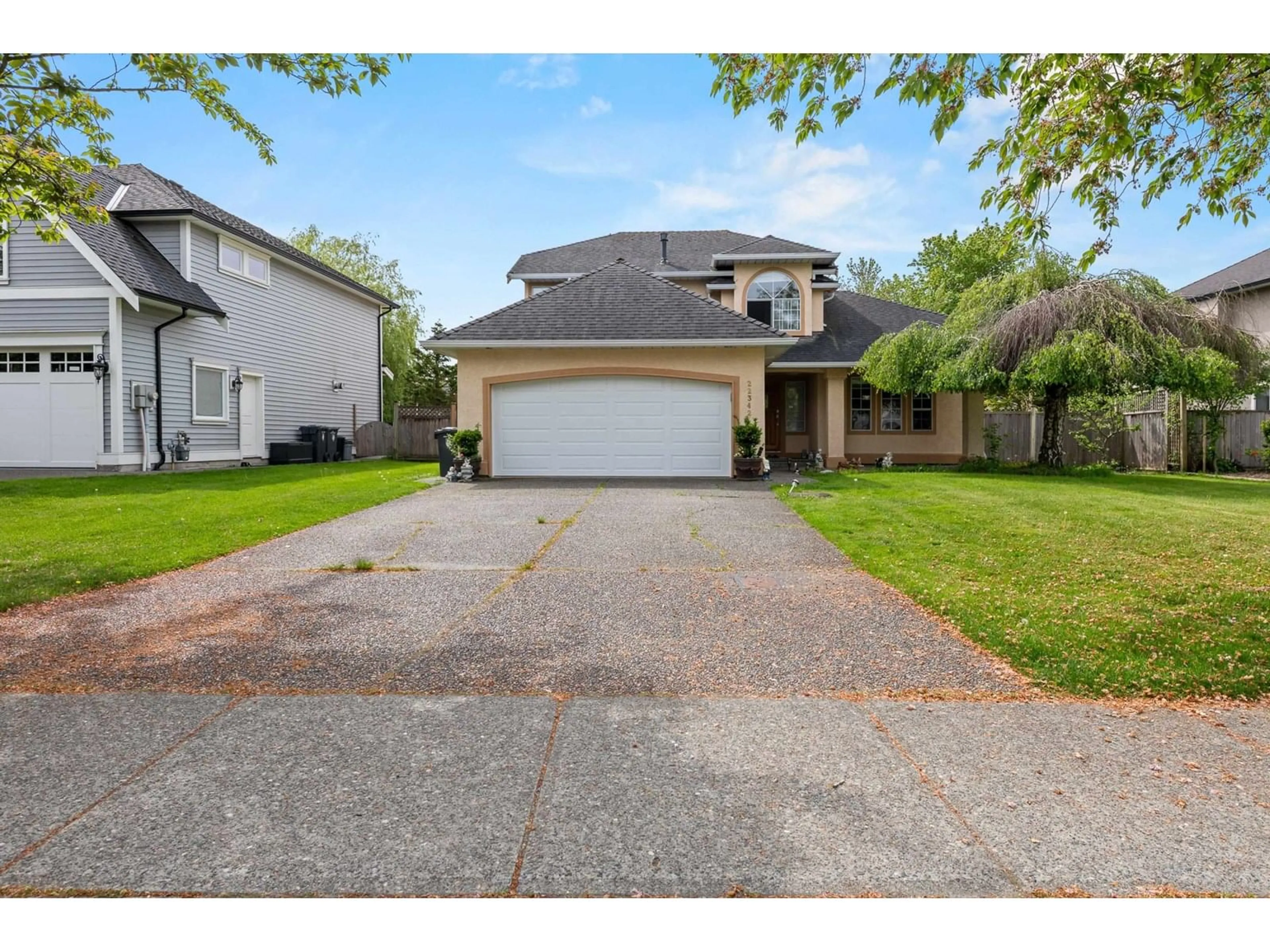 A pic from outside/outdoor area/front of a property/back of a property/a pic from drone, street for 22342 OLD YALE, Langley British Columbia V2Z1A8