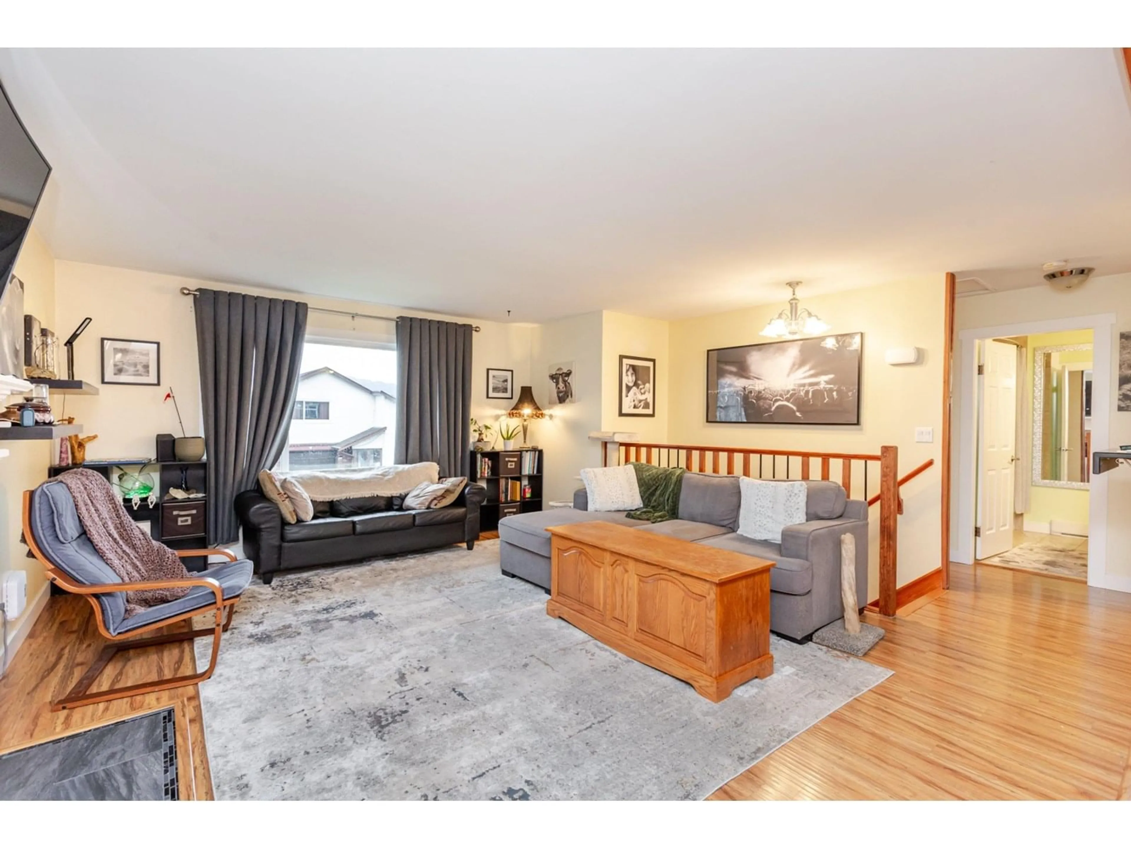 Living room with furniture, wood/laminate floor for 8558 MCCUTCHEON AVENUE, Chilliwack British Columbia V2P7K7