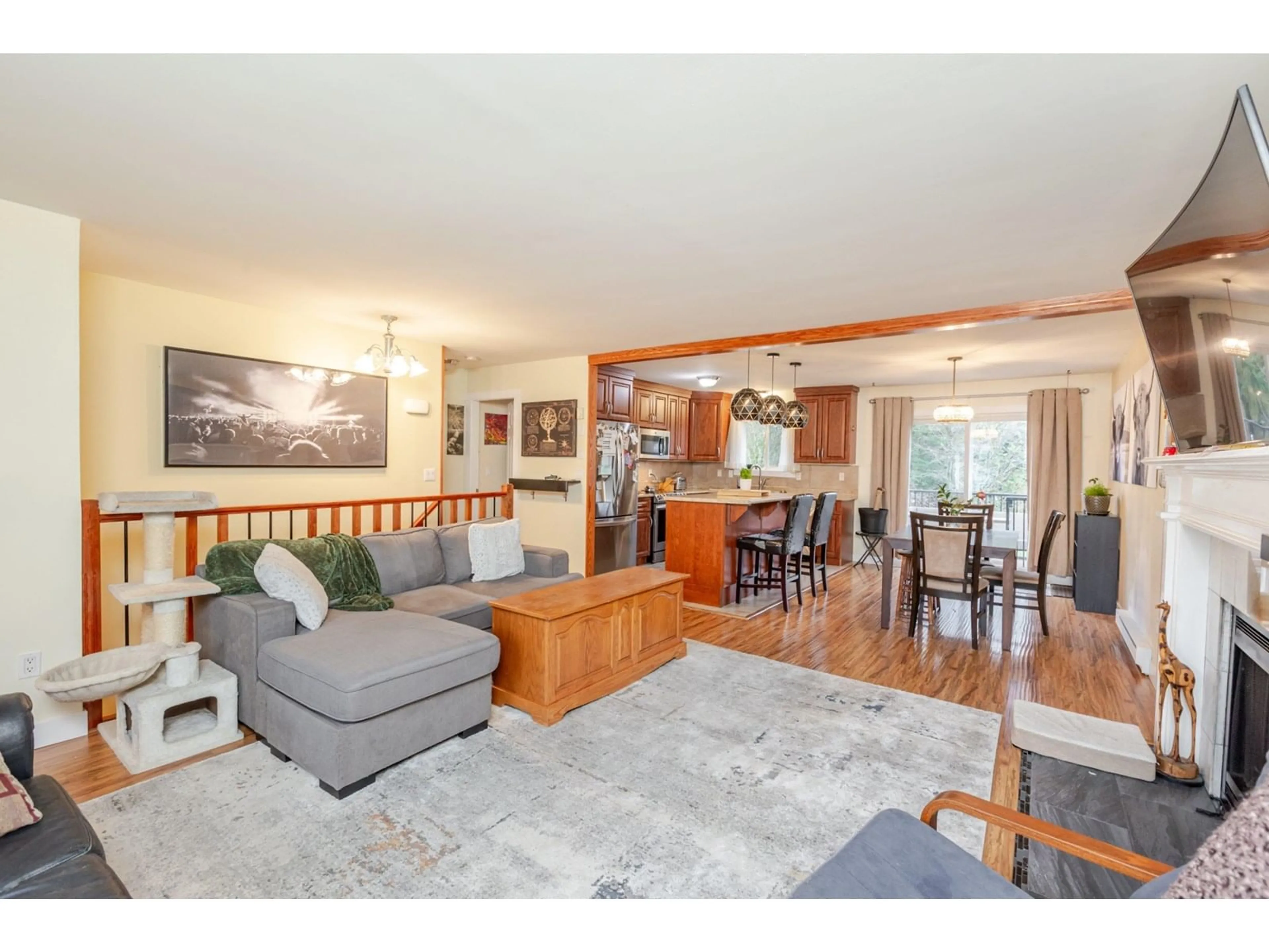 Living room with furniture, unknown for 8558 MCCUTCHEON AVENUE, Chilliwack British Columbia V2P7K7
