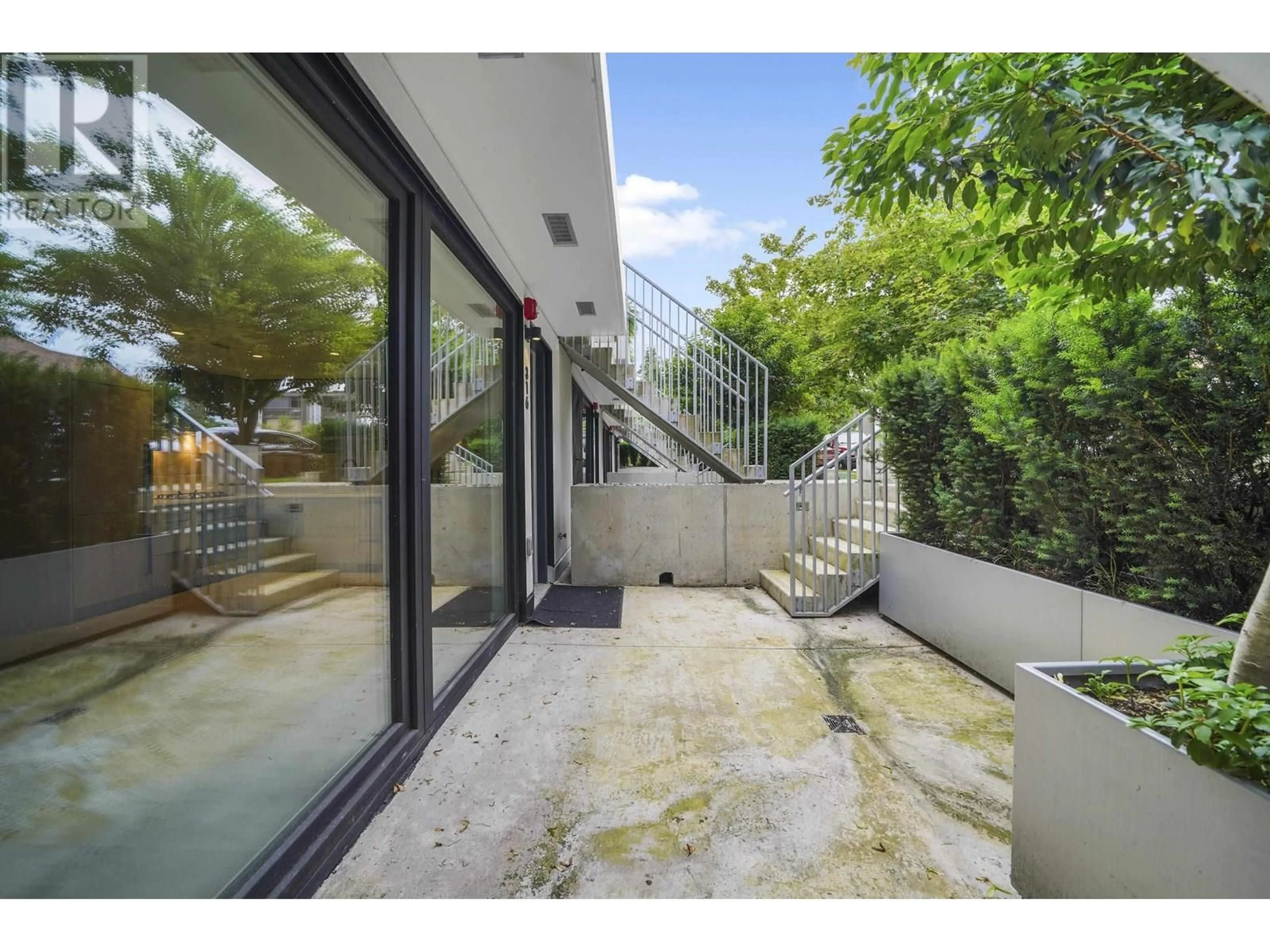 Patio, street for 316 15TH AVENUE, Vancouver British Columbia V5T0K5