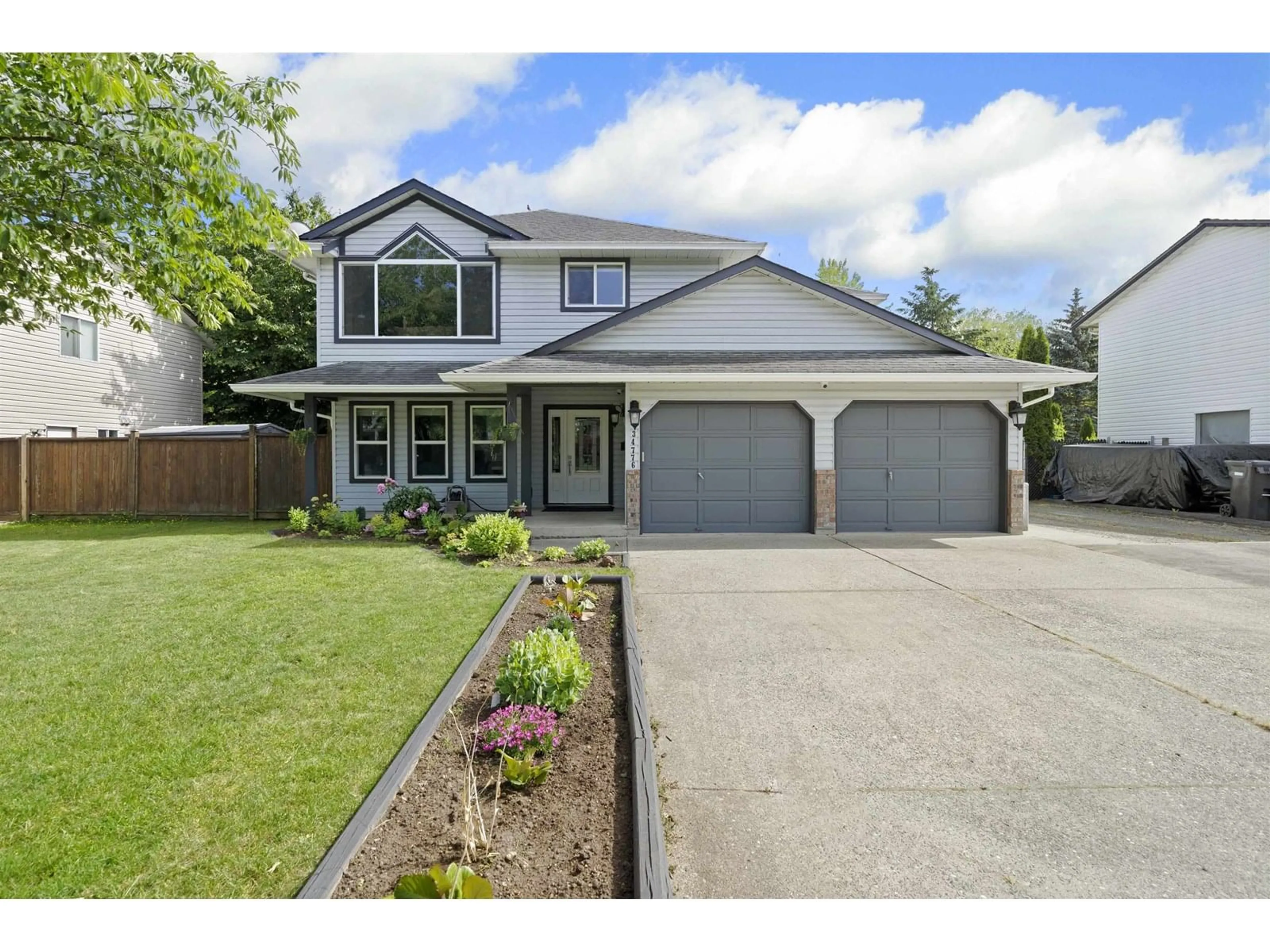 Home with vinyl exterior material, street for 34776 1, Abbotsford British Columbia V2S8C2