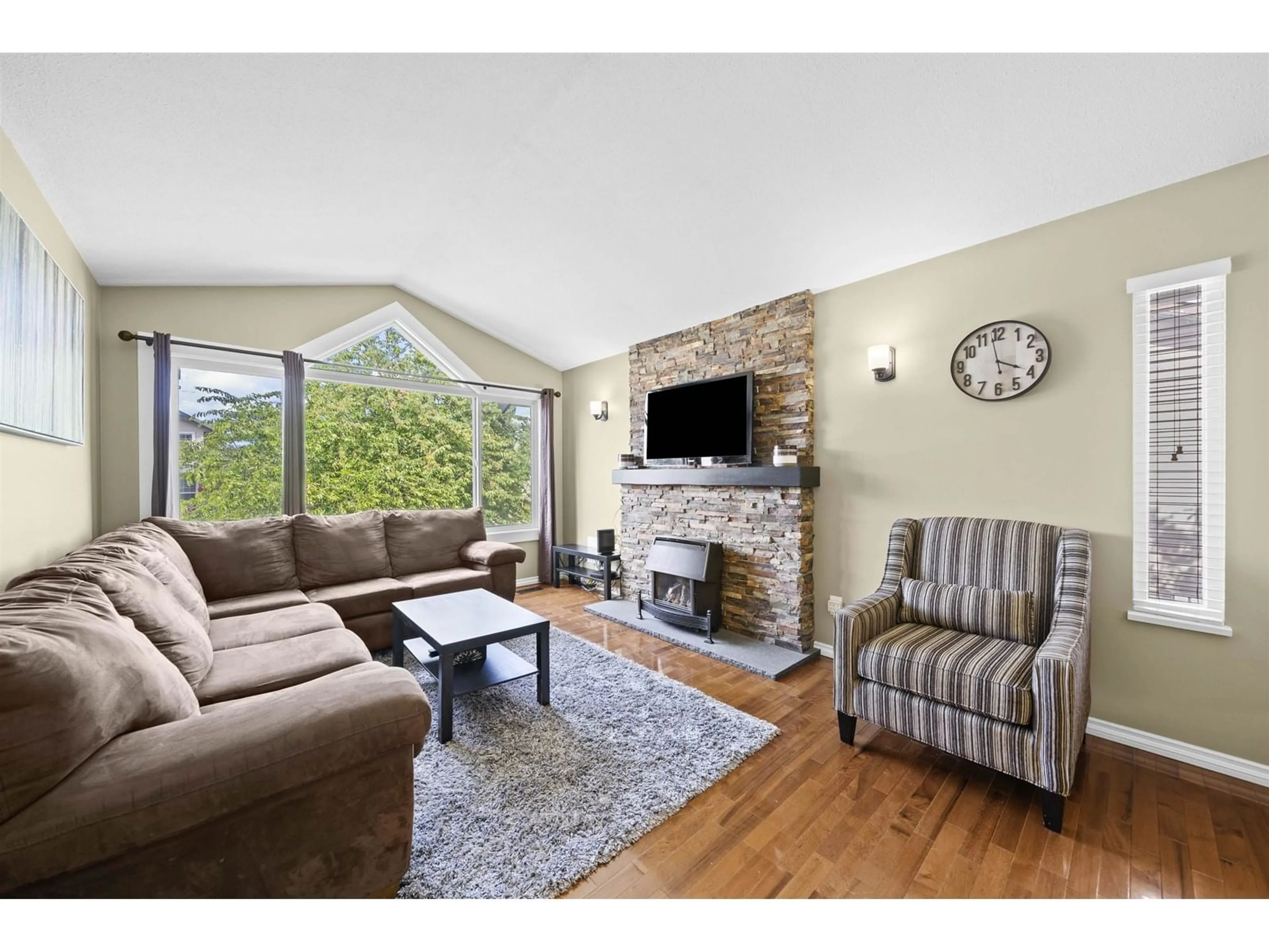 Living room with furniture, wood/laminate floor for 34776 1, Abbotsford British Columbia V2S8C2