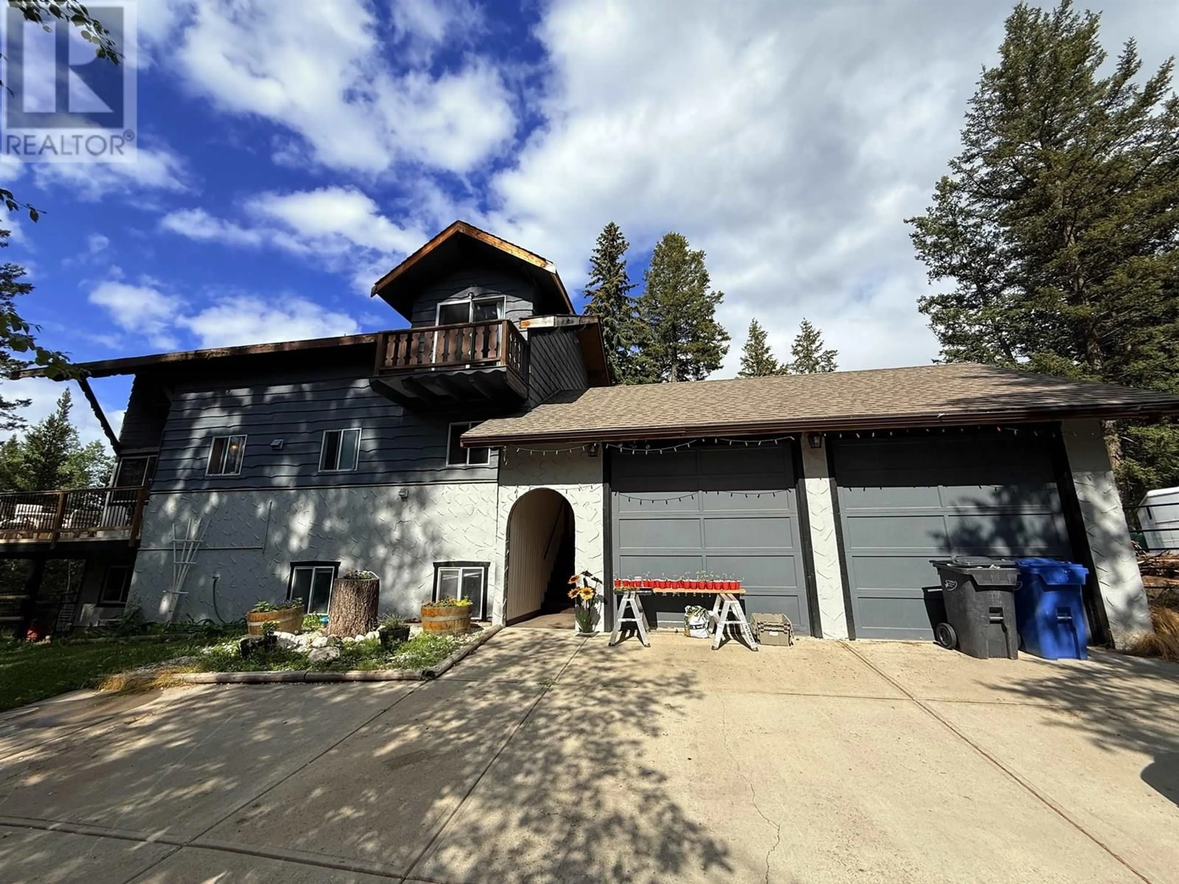 A pic from outside/outdoor area/front of a property/back of a property/a pic from drone, unknown for 4975 PLATEAU ROAD, 108 Mile Ranch British Columbia V0K2Z0
