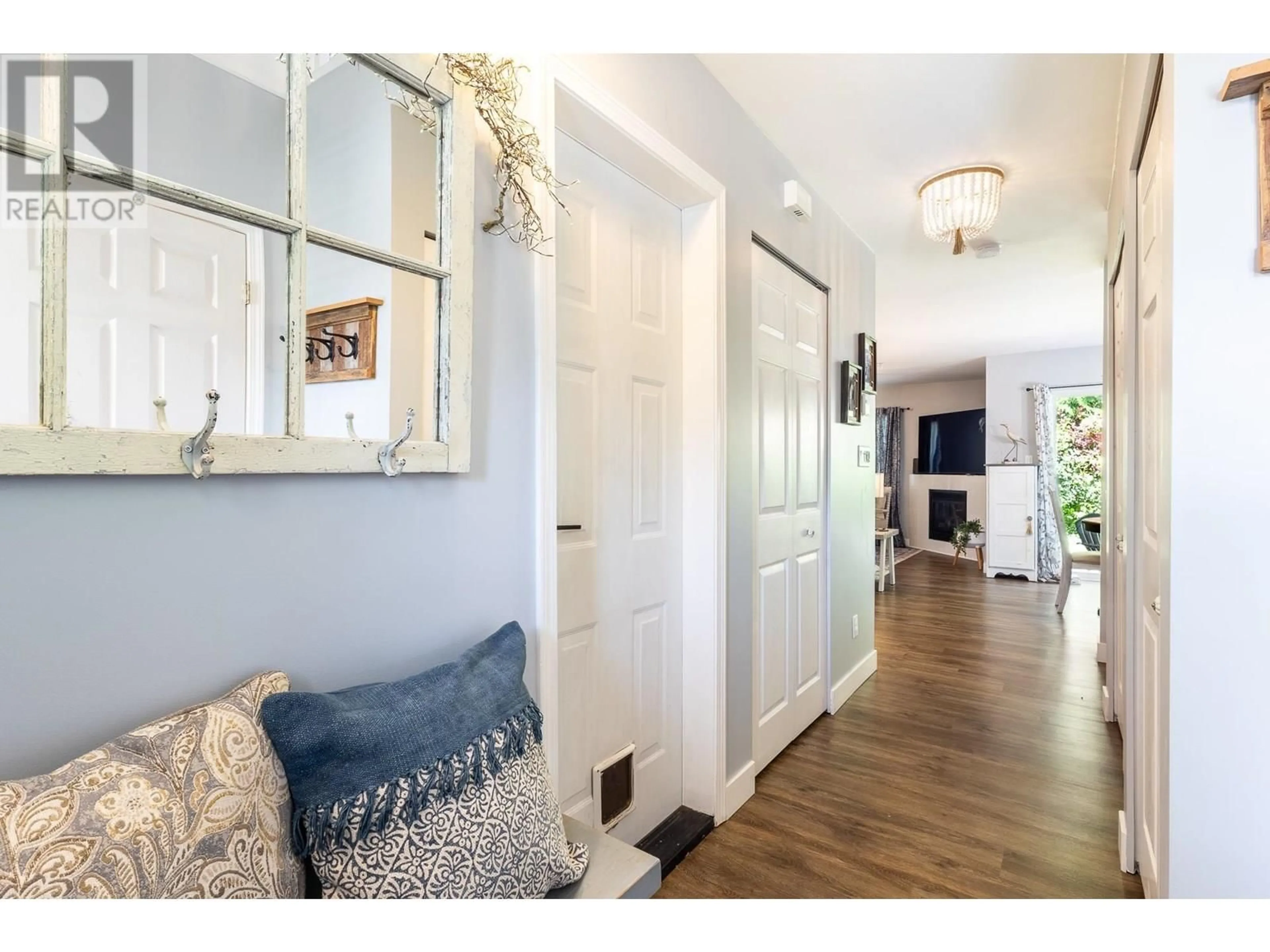 Indoor entryway for 53 - 735 PARK ROAD, Gibsons British Columbia V0N1V7