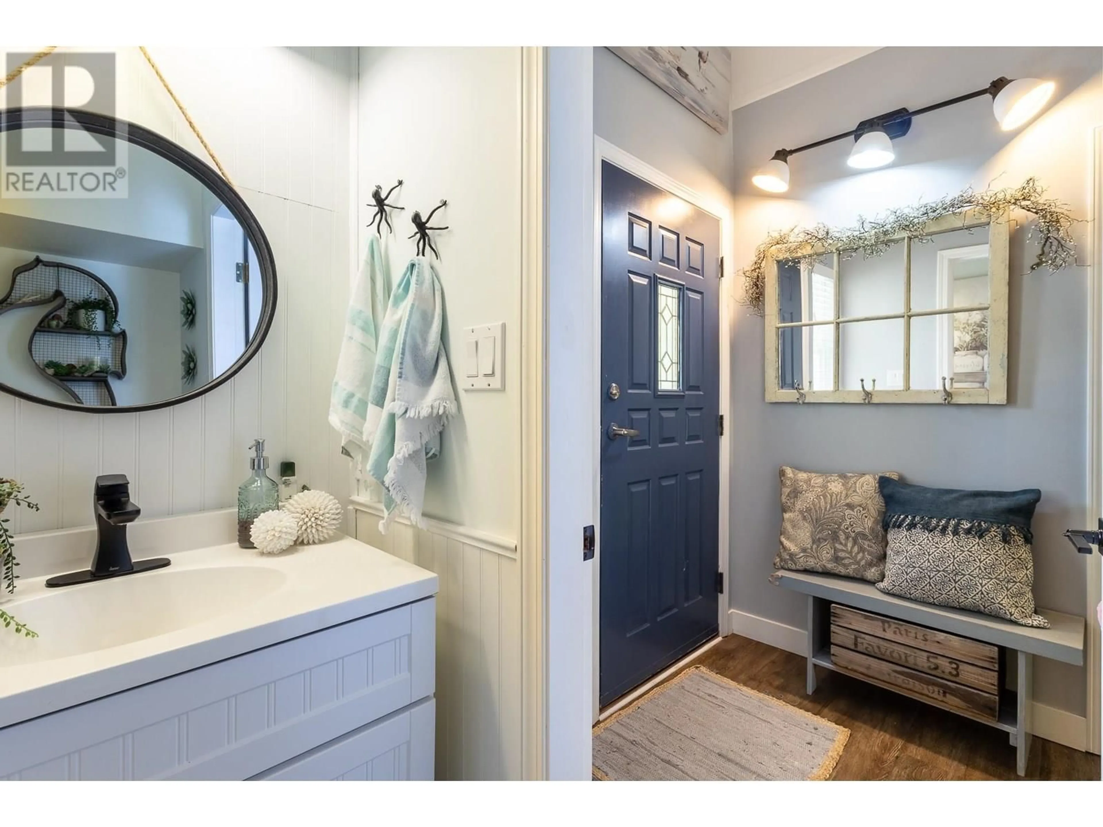 Contemporary bathroom, ceramic/tile floor for 53 - 735 PARK ROAD, Gibsons British Columbia V0N1V7