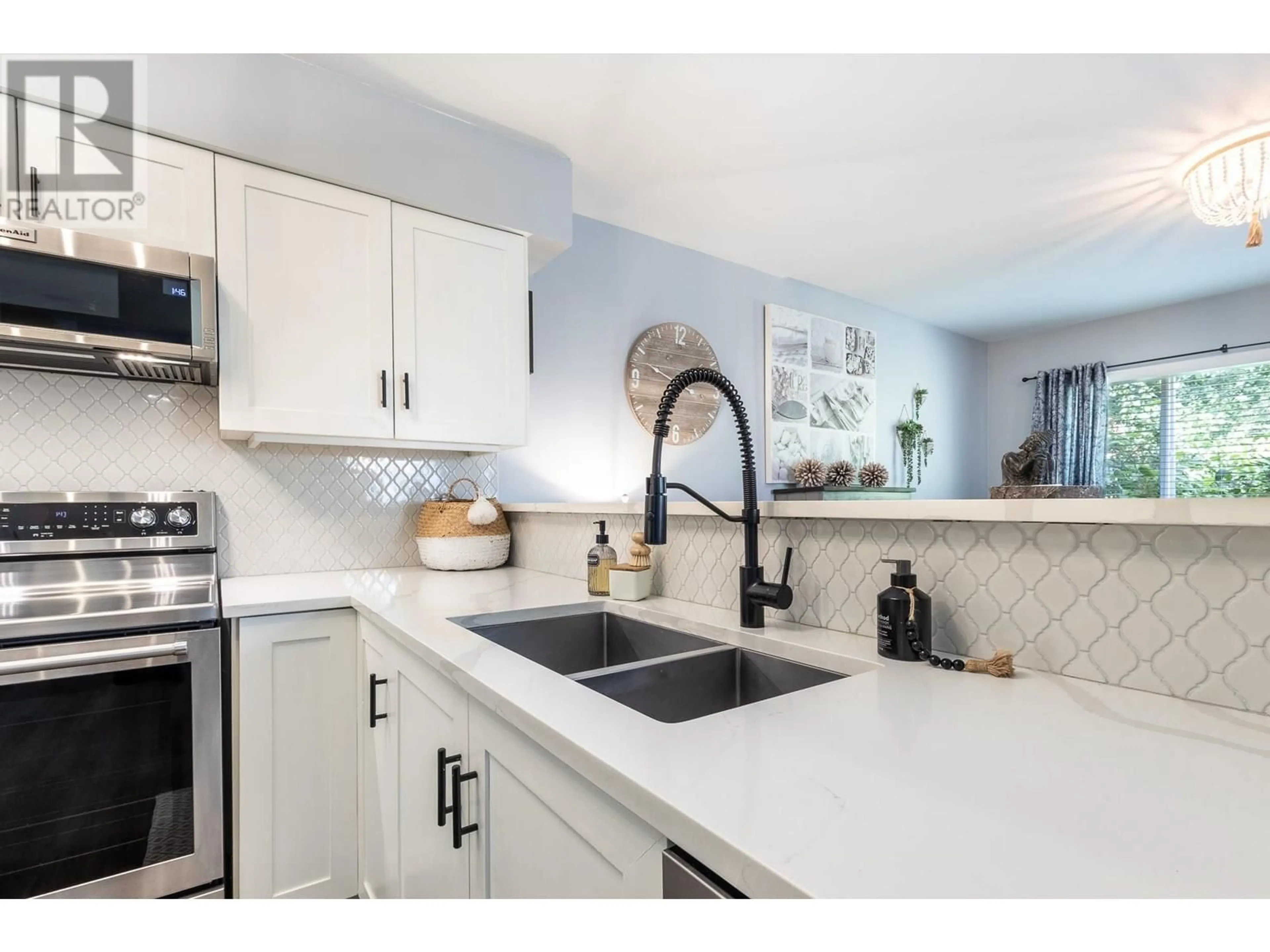 Open concept kitchen, ceramic/tile floor for 53 - 735 PARK ROAD, Gibsons British Columbia V0N1V7