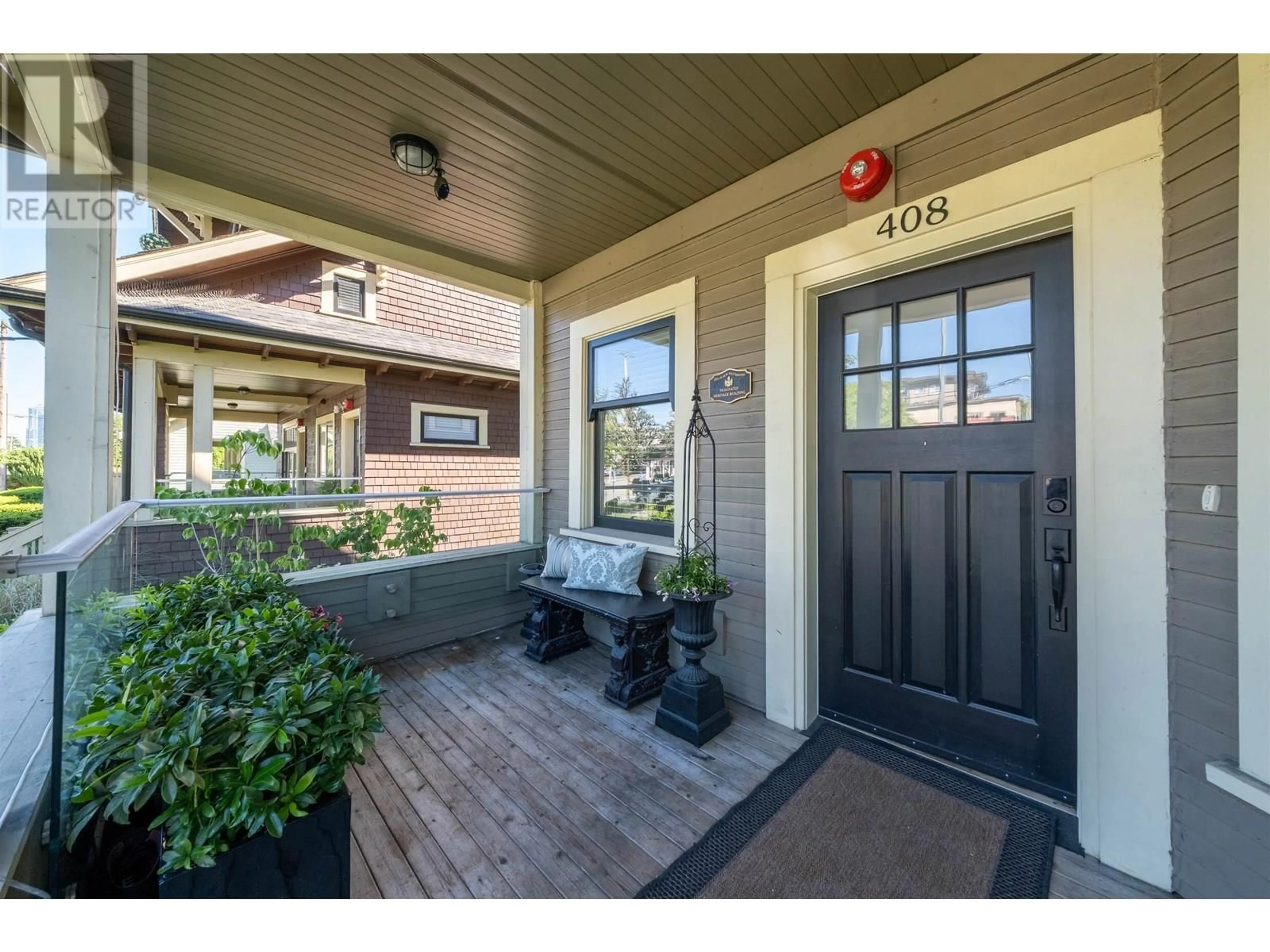 Indoor entryway for 408 EIGHTH STREET, New Westminster British Columbia V3M0K1