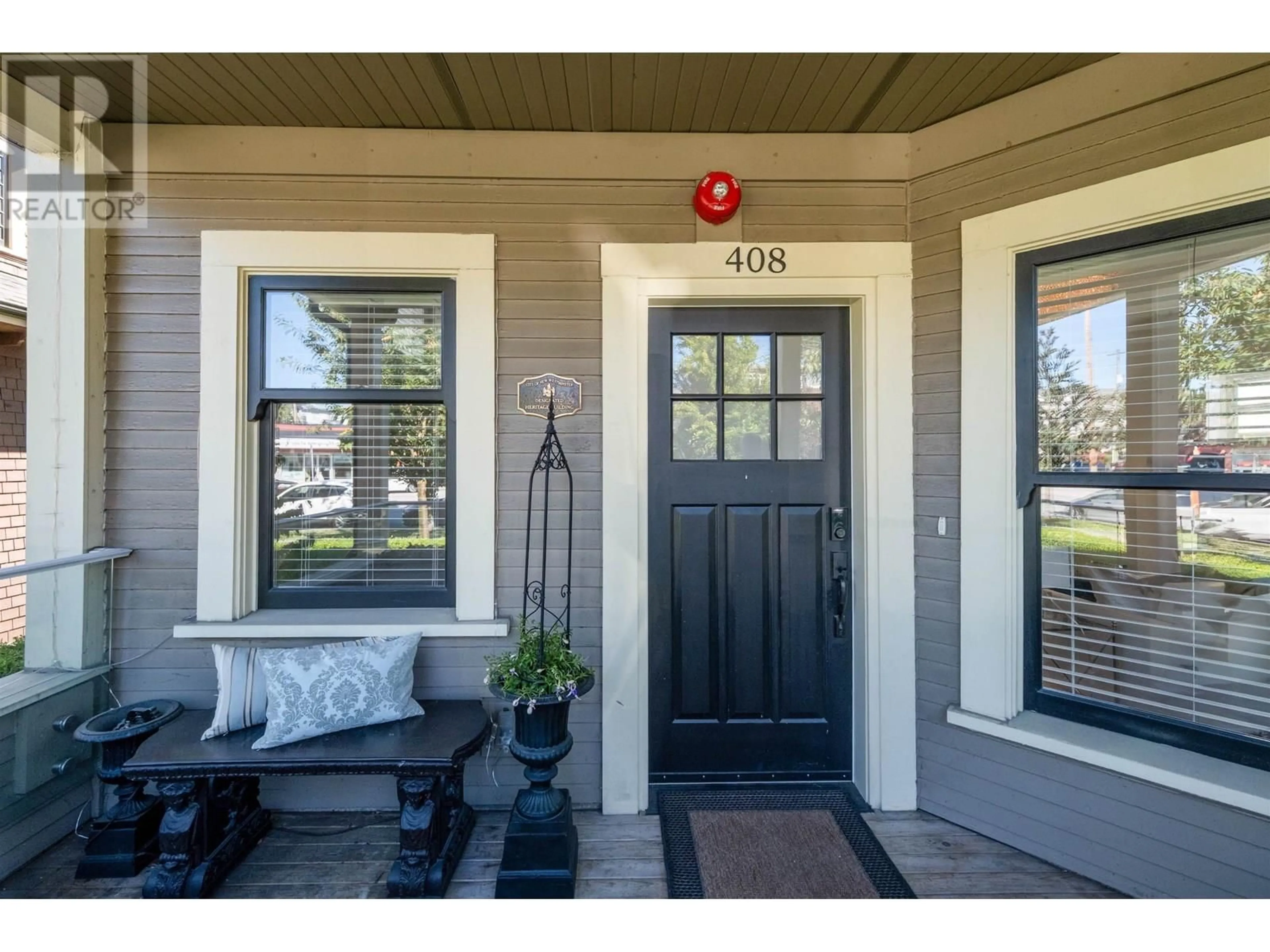 Indoor entryway for 408 EIGHTH STREET, New Westminster British Columbia V3M0K1