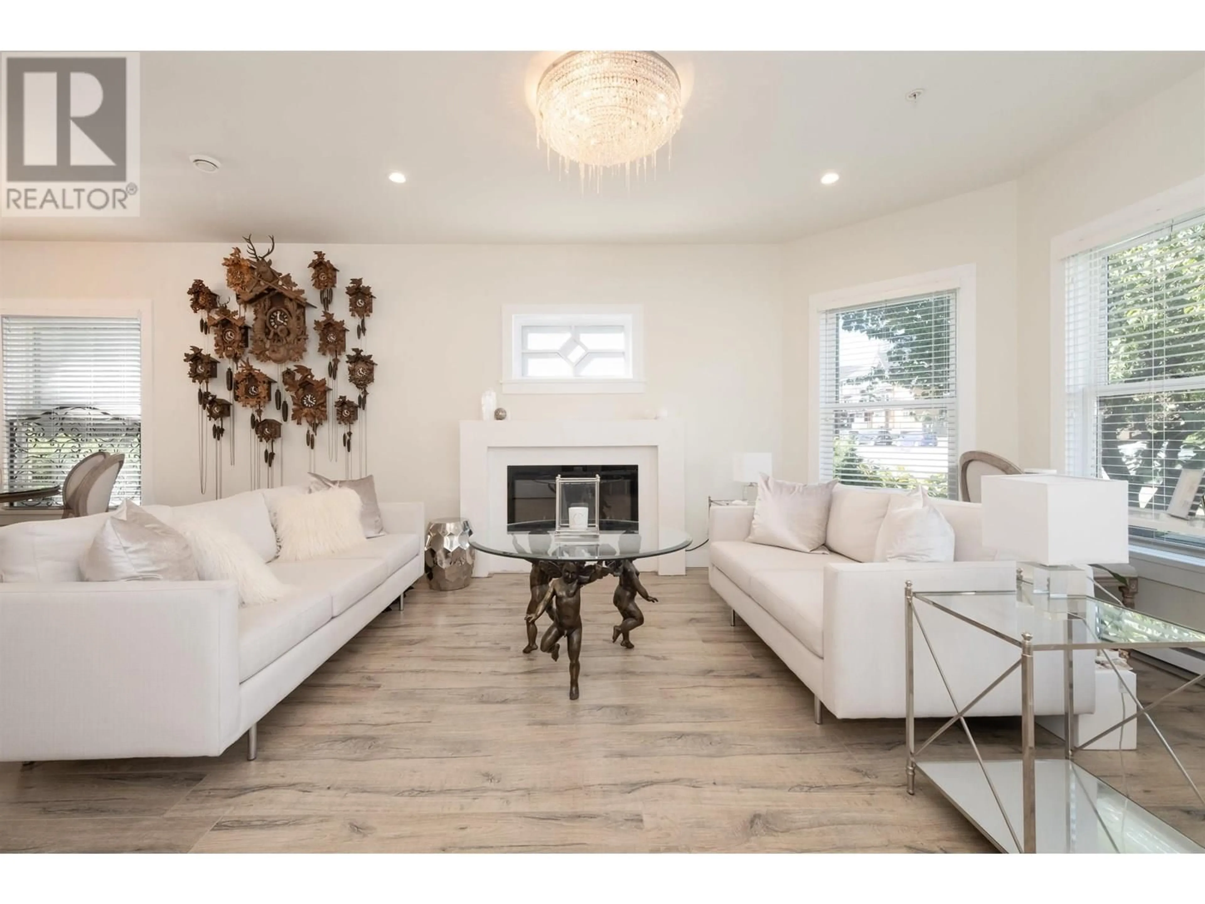 Living room with furniture, wood/laminate floor for 408 EIGHTH STREET, New Westminster British Columbia V3M0K1