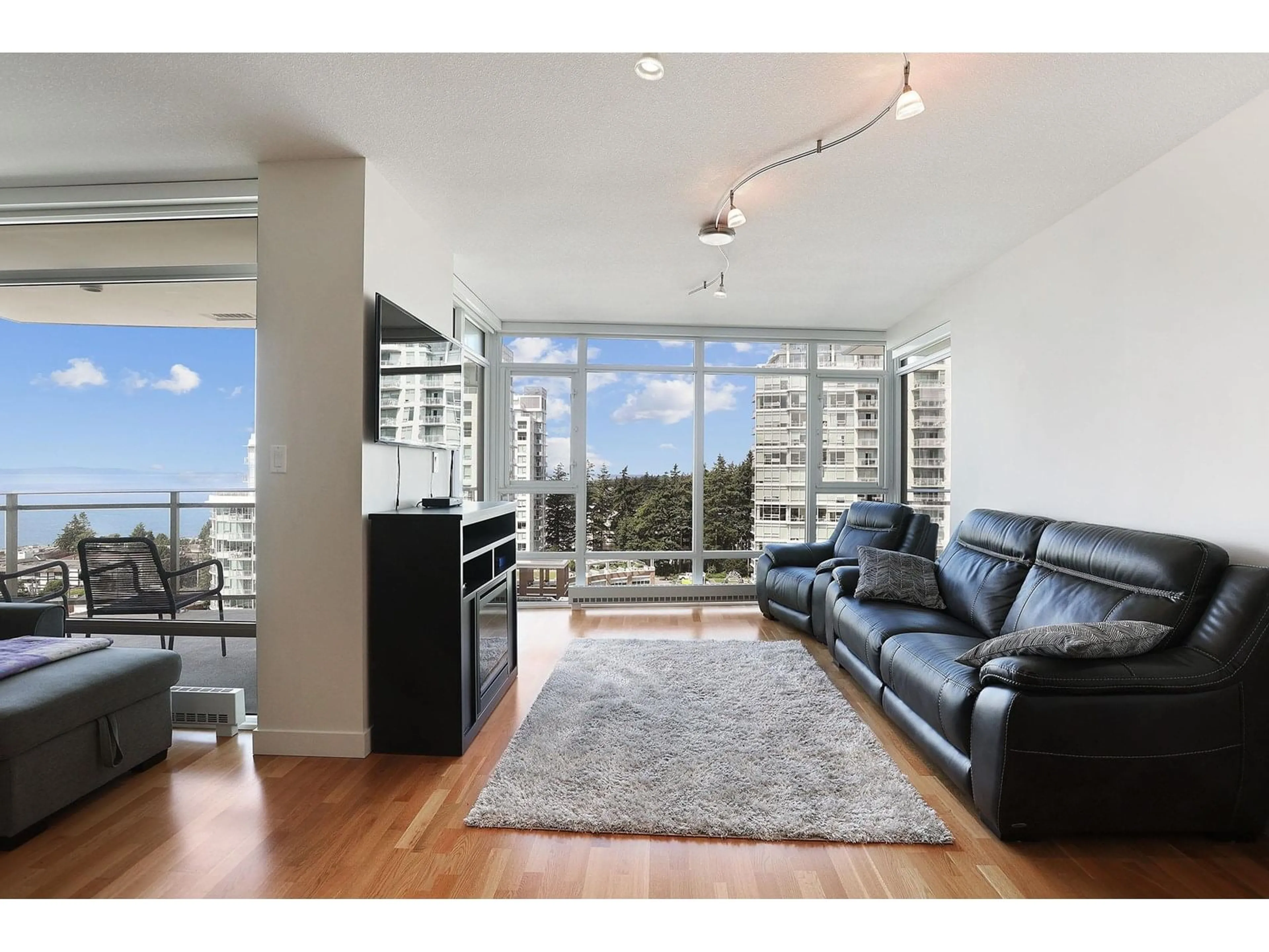 Living room with furniture, unknown for 1508 - 1455 GEORGE, White Rock British Columbia V4A0A9