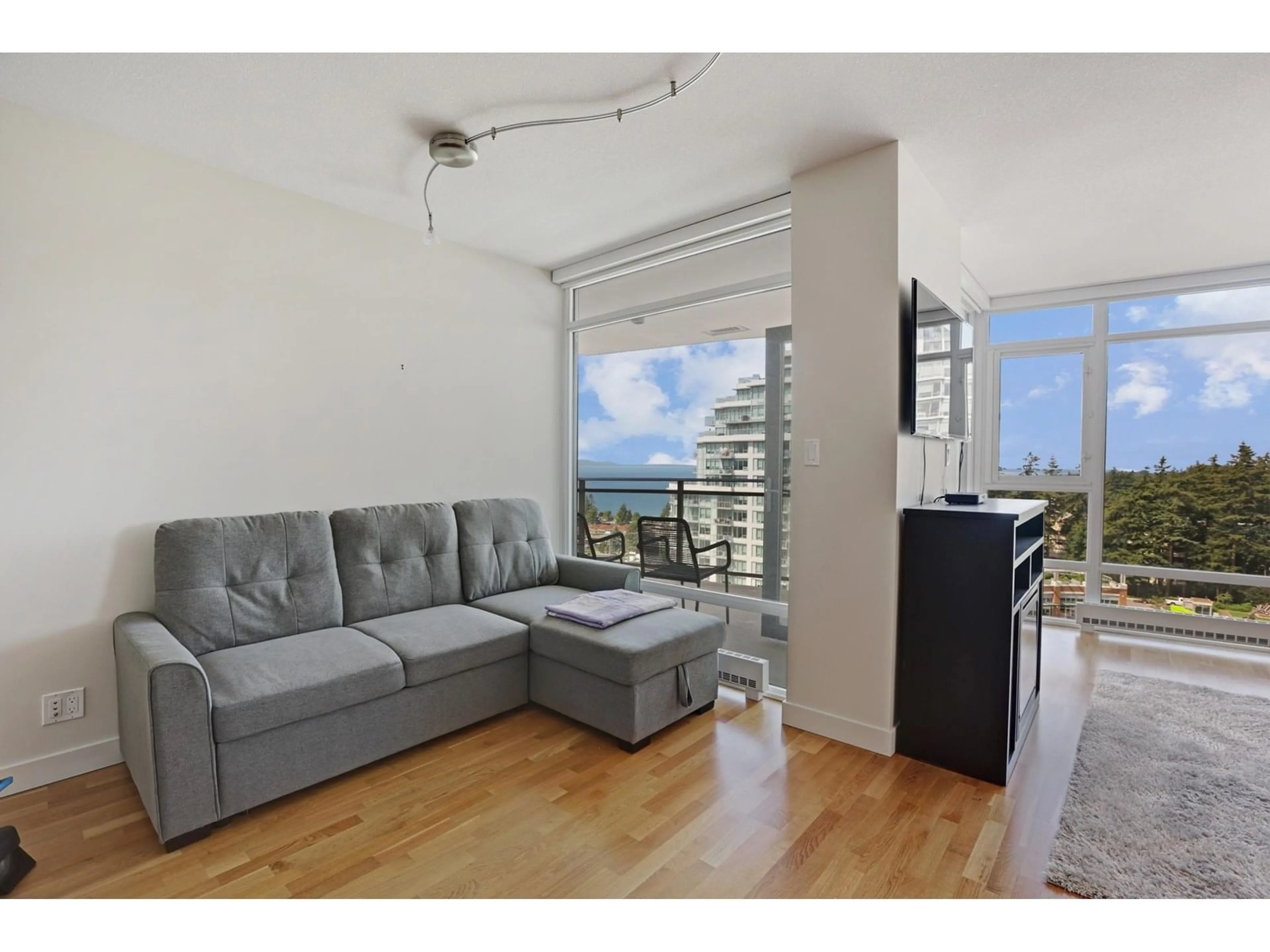 Living room with furniture, unknown for 1508 - 1455 GEORGE, White Rock British Columbia V4A0A9