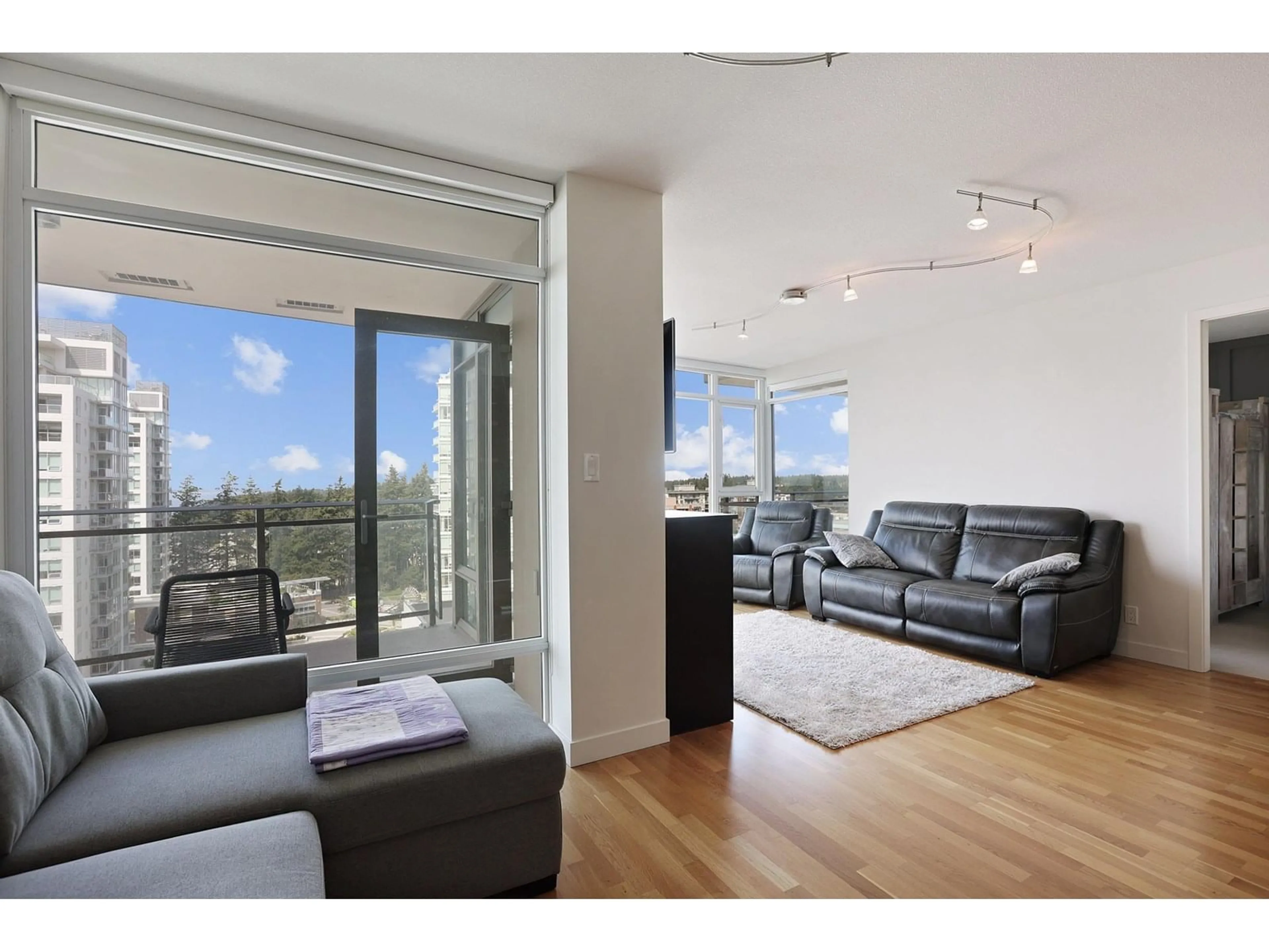 Living room with furniture, wood/laminate floor for 1508 - 1455 GEORGE, White Rock British Columbia V4A0A9