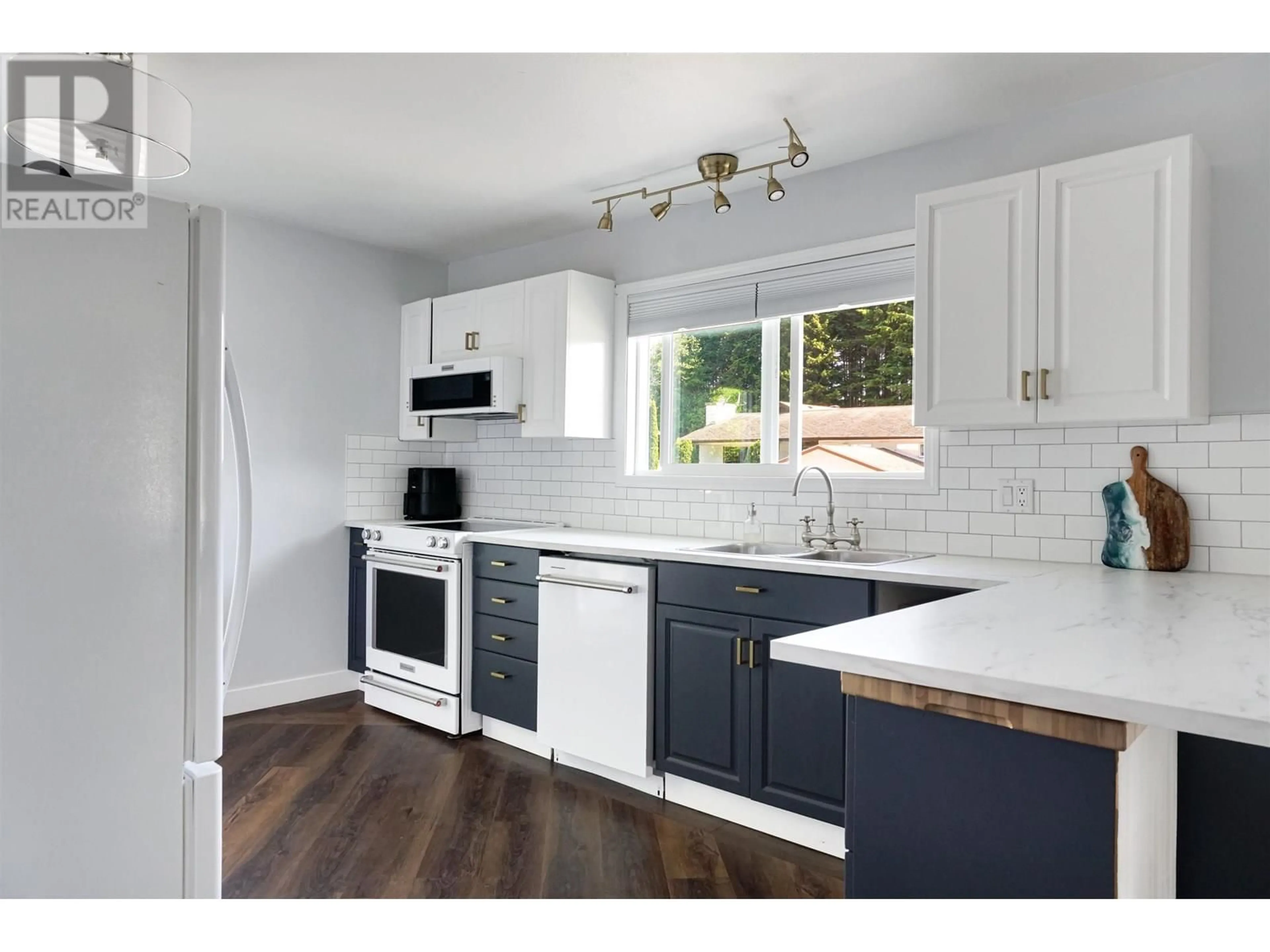 Open concept kitchen, wood/laminate floor for 119 ANGLE STREET, Kitimat British Columbia V8C2M9