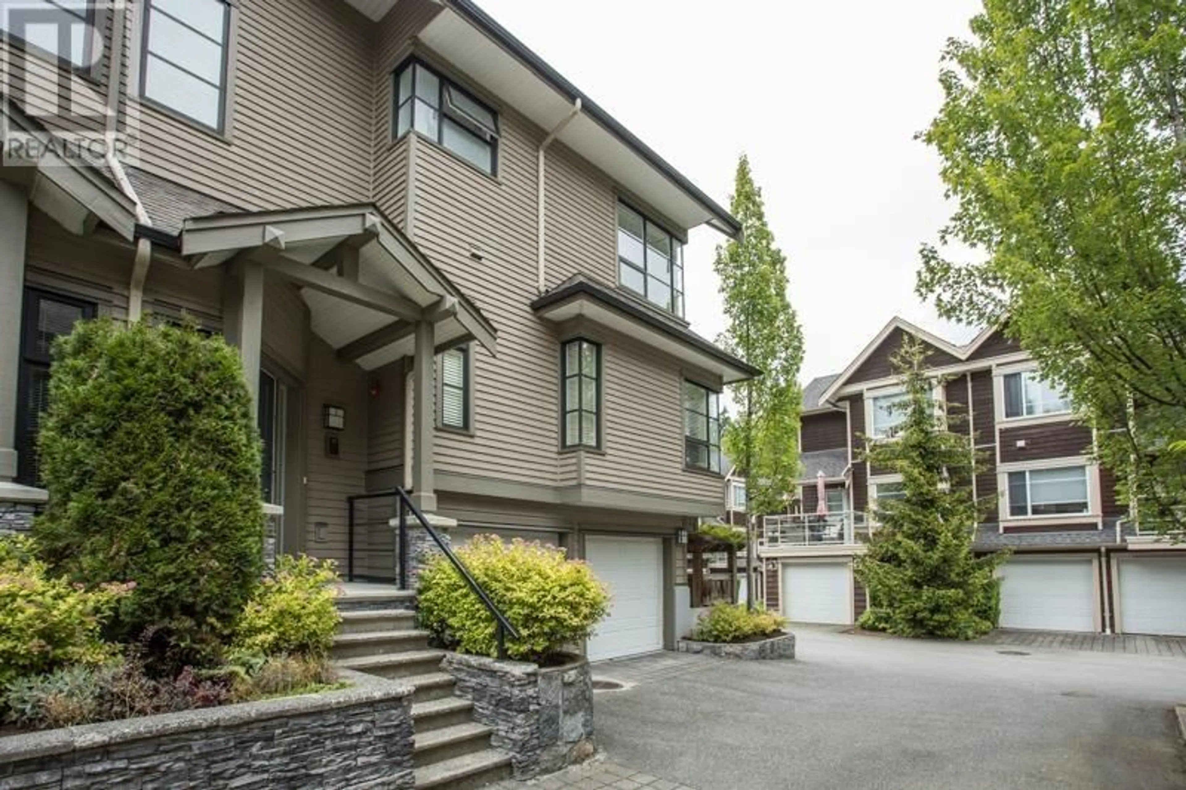 Unknown for 10 - 3150 SUNNYHURST ROAD, North Vancouver British Columbia V7K2G3