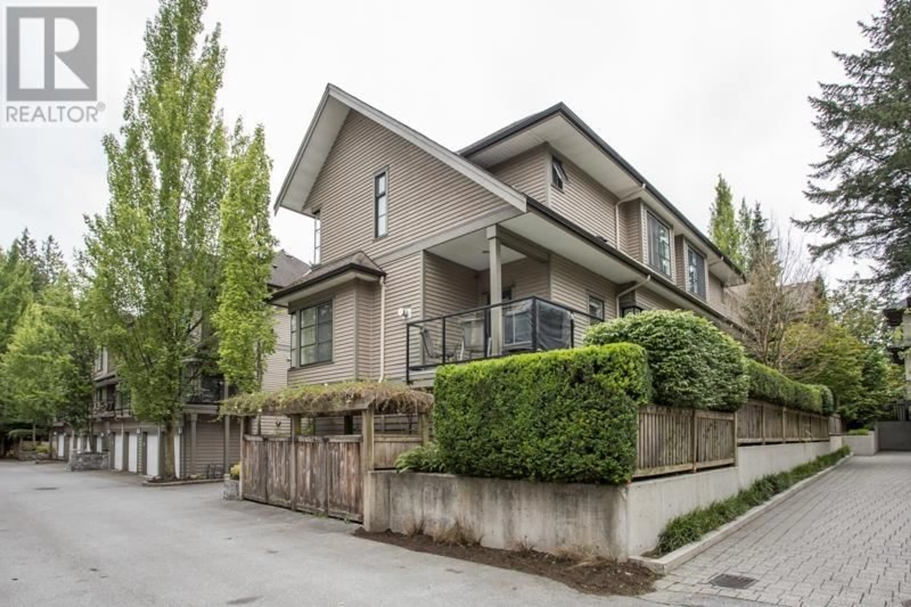 Patio, street for 10 - 3150 SUNNYHURST ROAD, North Vancouver British Columbia V7K2G3