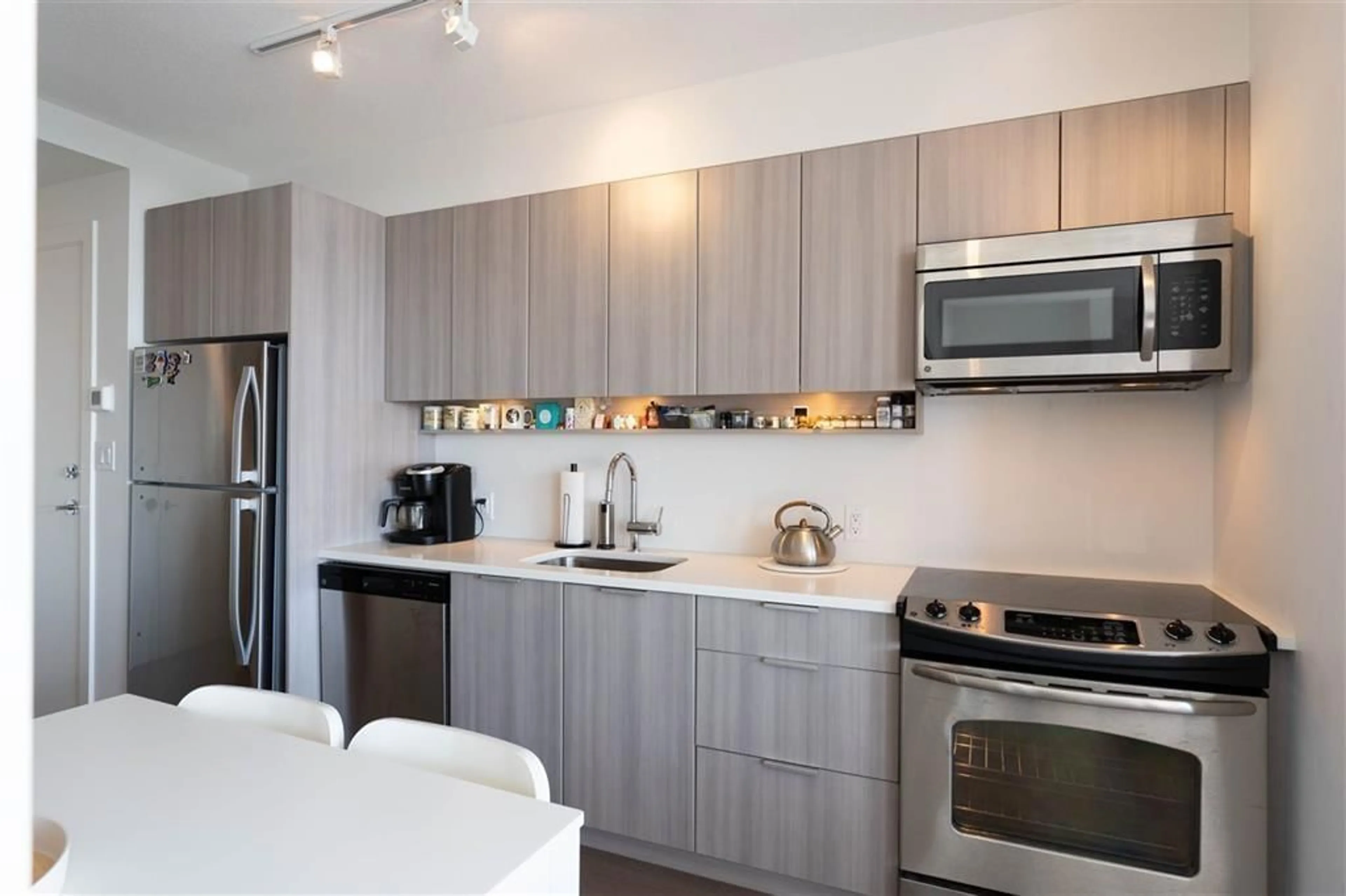 Unknown for 2908 - 13308 CENTRAL, Surrey British Columbia V3T0M4