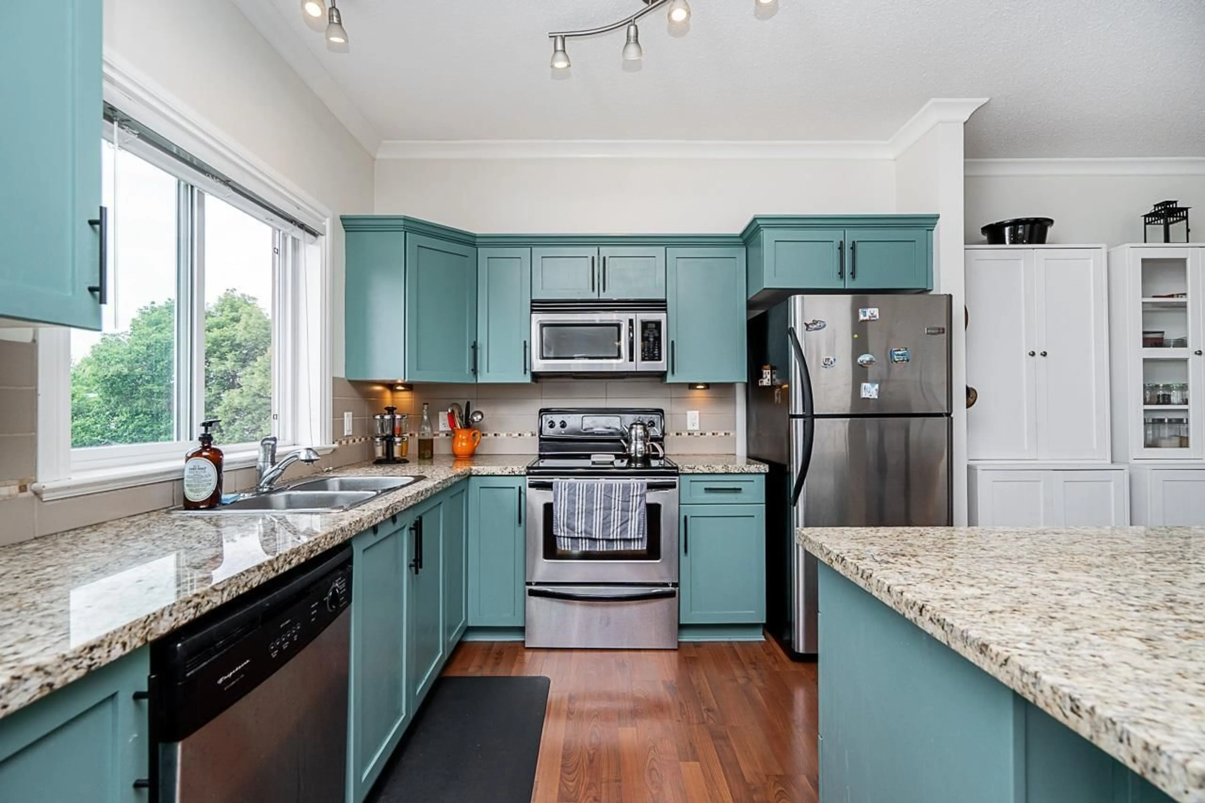 Open concept kitchen, unknown for 408 - 20286 53A, Langley British Columbia V3A0A8