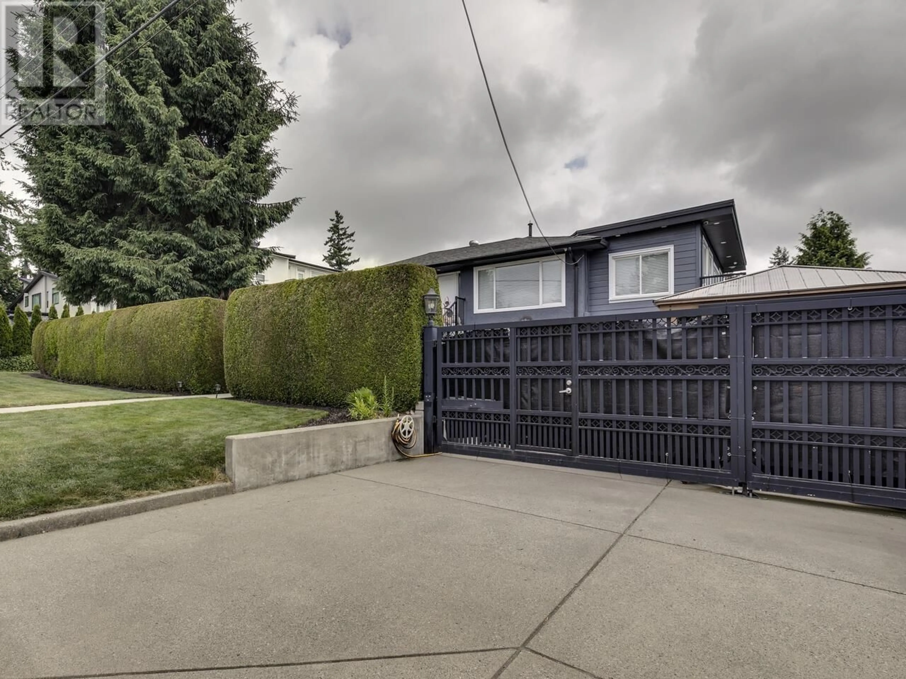 A pic from outside/outdoor area/front of a property/back of a property/a pic from drone, street for 491 MIDVALE STREET, Coquitlam British Columbia V3K5H7