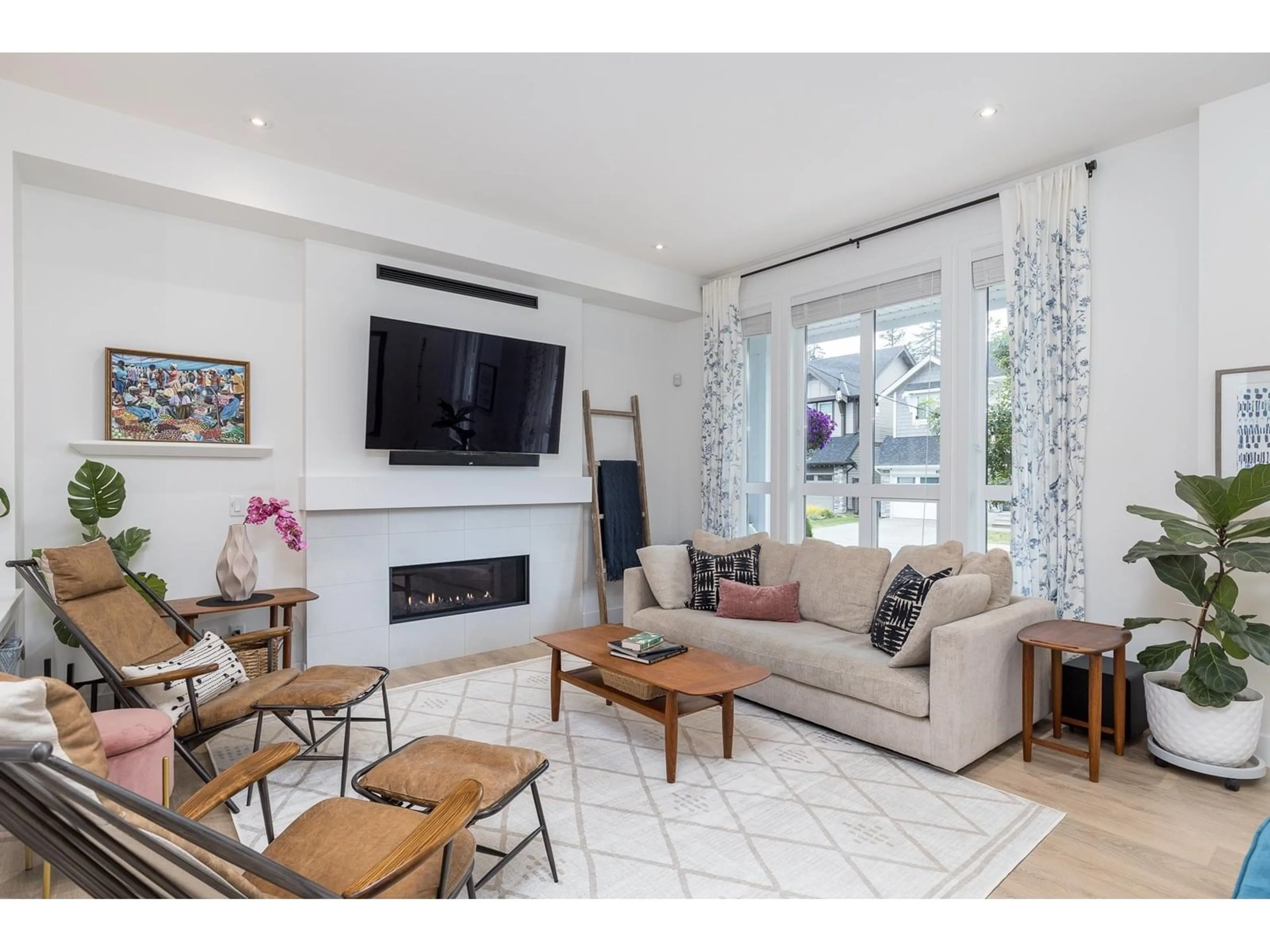 Living room with furniture, unknown for 20487 77B, Langley British Columbia V2Y4K3
