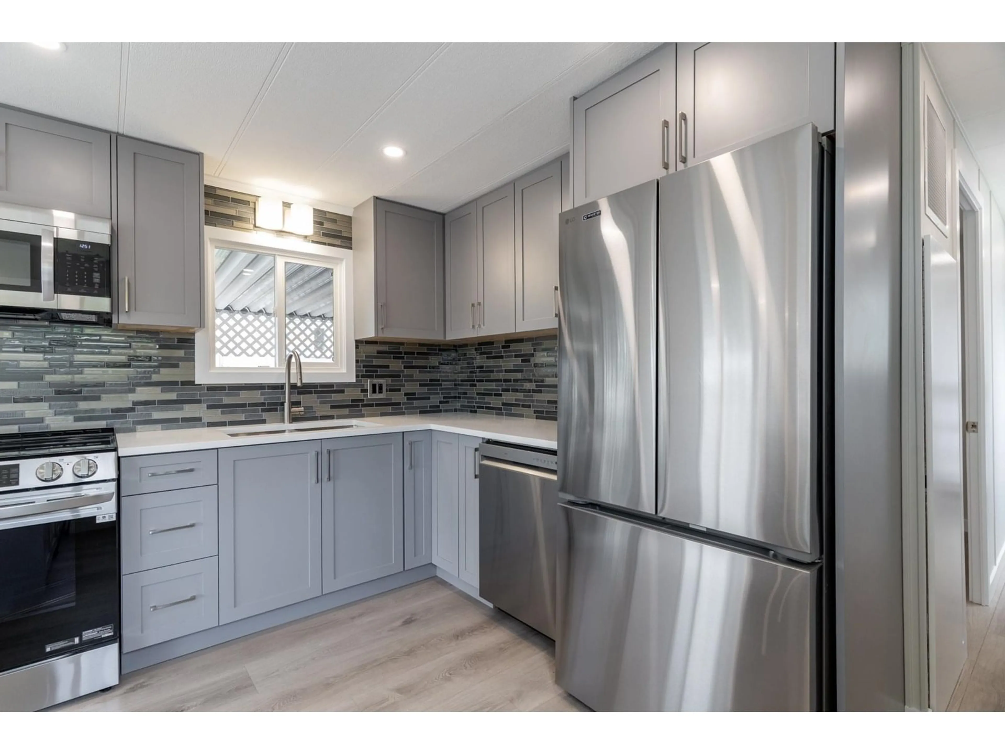 Open concept kitchen, unknown for 224 - 1840 160, Surrey British Columbia V4A4X4