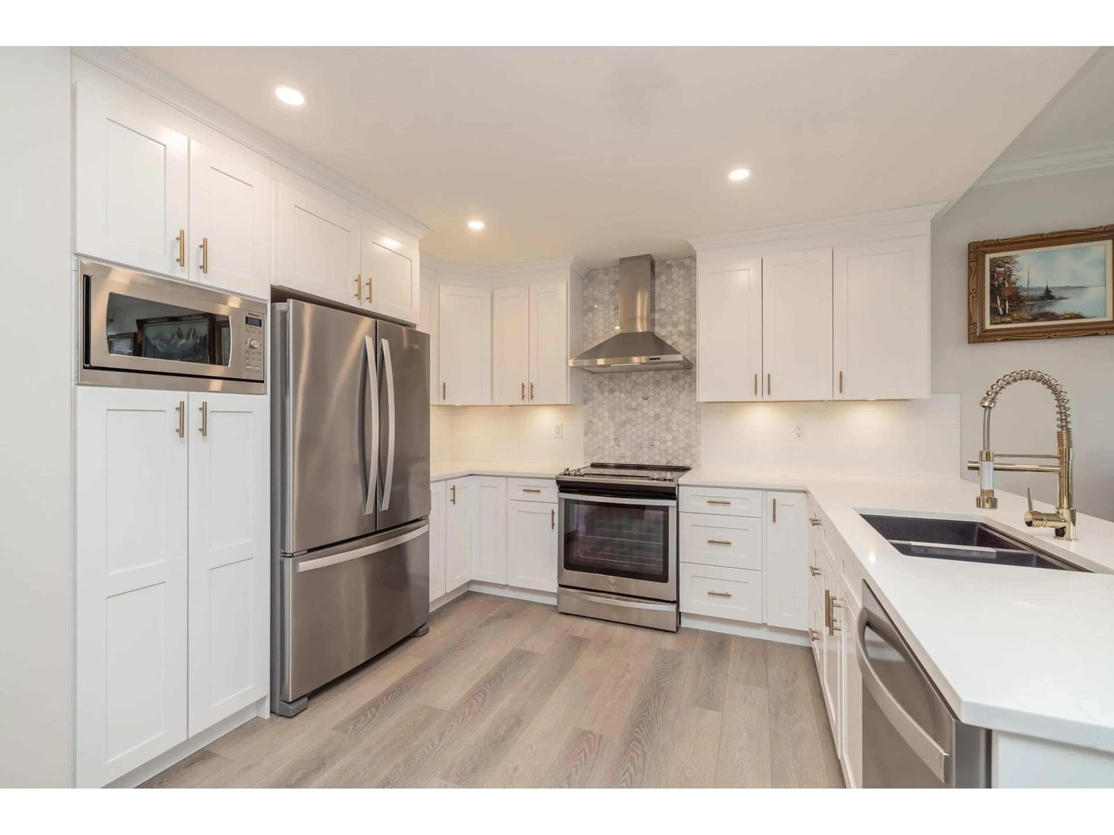 Open concept kitchen, unknown for 411 - 1785 MARTIN, Surrey British Columbia V4A9T5