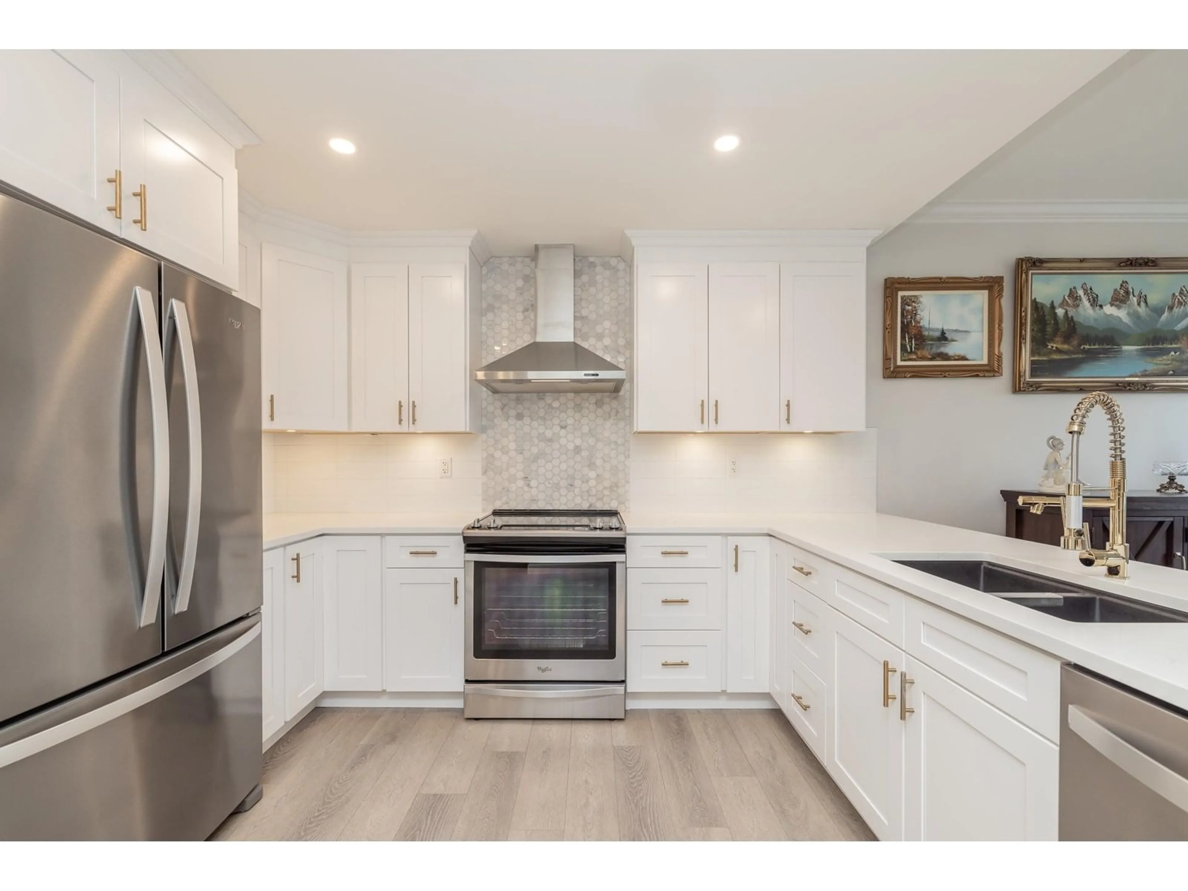 Open concept kitchen, unknown for 411 - 1785 MARTIN, Surrey British Columbia V4A9T5