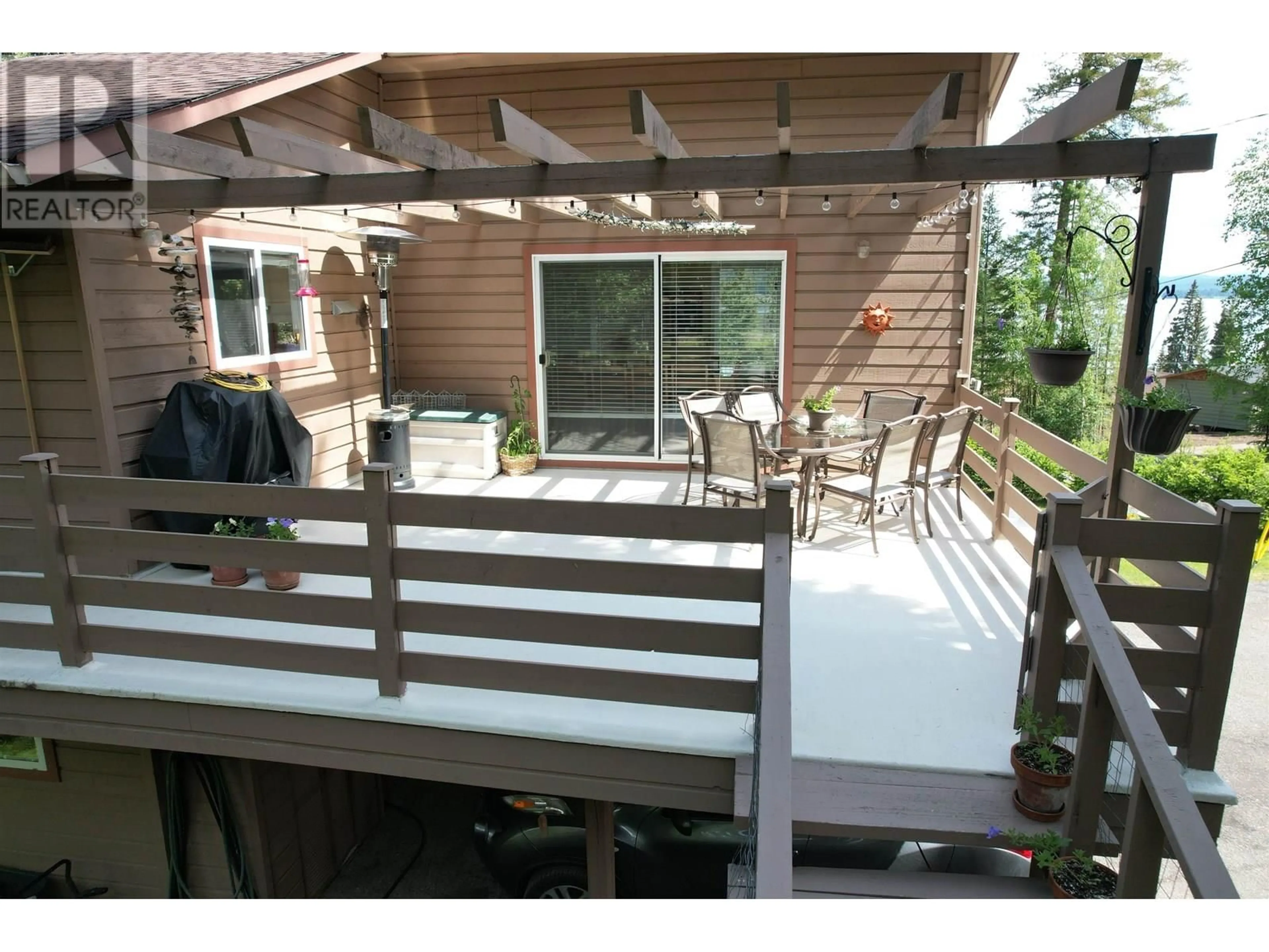 Patio, unknown for 6472 EWEN ROAD, 100 Mile House British Columbia V0K2E3