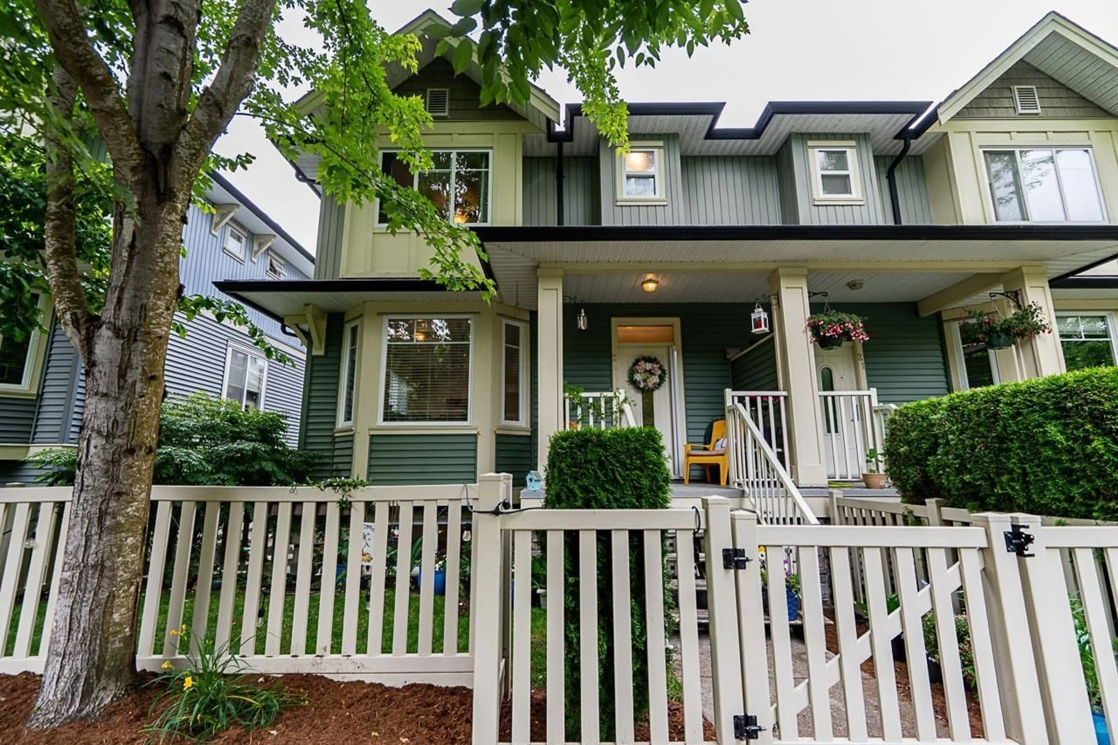 Home with vinyl exterior material, street for 22 - 6575 192, Surrey British Columbia V4N5T8