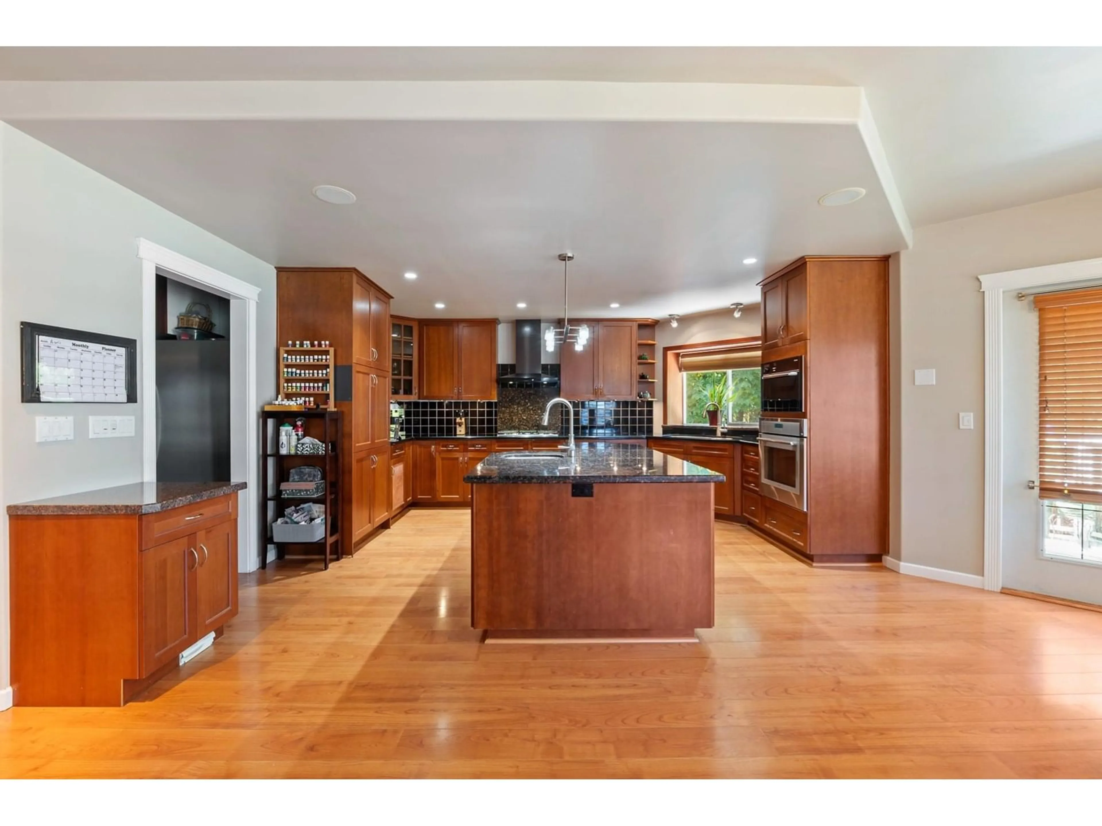 Open concept kitchen, unknown for 11113 81, Delta British Columbia V4C1Z3
